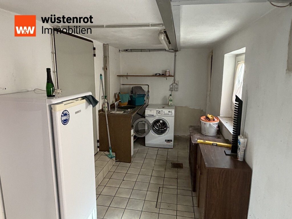 Immobilienangebot - Sulzbach-Laufen - Alle - Wohnhaus im Ortskern mit zwei Wohnungen und großem Nebengebäude