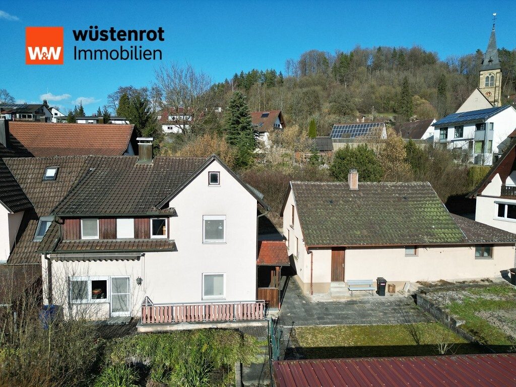 Immobilienangebot - Sulzbach-Laufen - Alle - Wohnhaus im Ortskern mit zwei Wohnungen und großem Nebengebäude