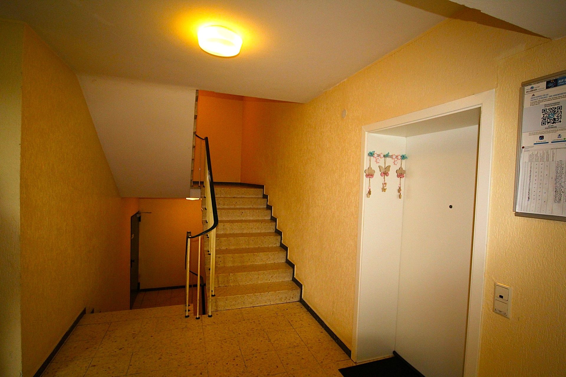 Immobilienangebot - Bonn / Tannenbusch - Alle - Gut geschnittene, barrierearme und bezugsfreie 4 Zimmer-Wohnung mit Balkon und Tiefgaragenstellplatz