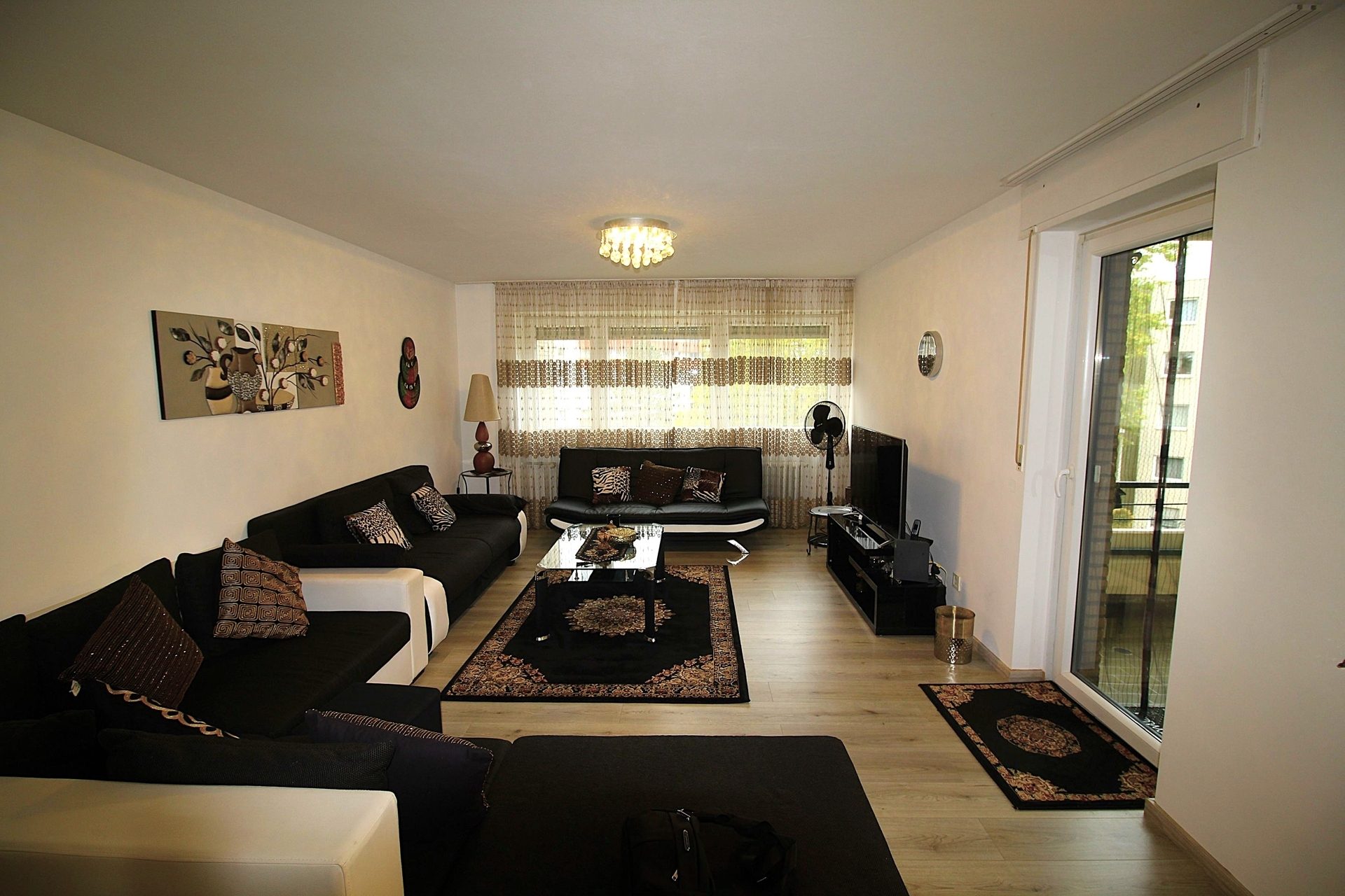 Immobilienangebot - Bonn / Tannenbusch - Alle - Gut geschnittene, barrierearme und bezugsfreie 4 Zimmer-Wohnung mit Balkon und Tiefgaragenstellplatz