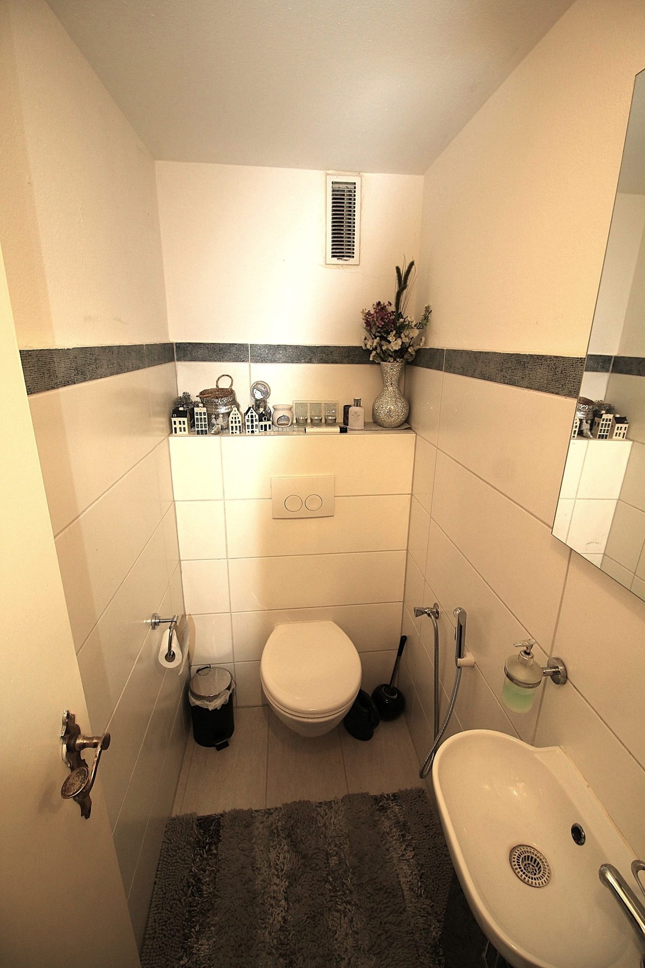 Immobilienangebot - Bonn / Tannenbusch - Alle - Gut geschnittene, barrierearme und bezugsfreie 4 Zimmer-Wohnung mit Balkon und Tiefgaragenstellplatz