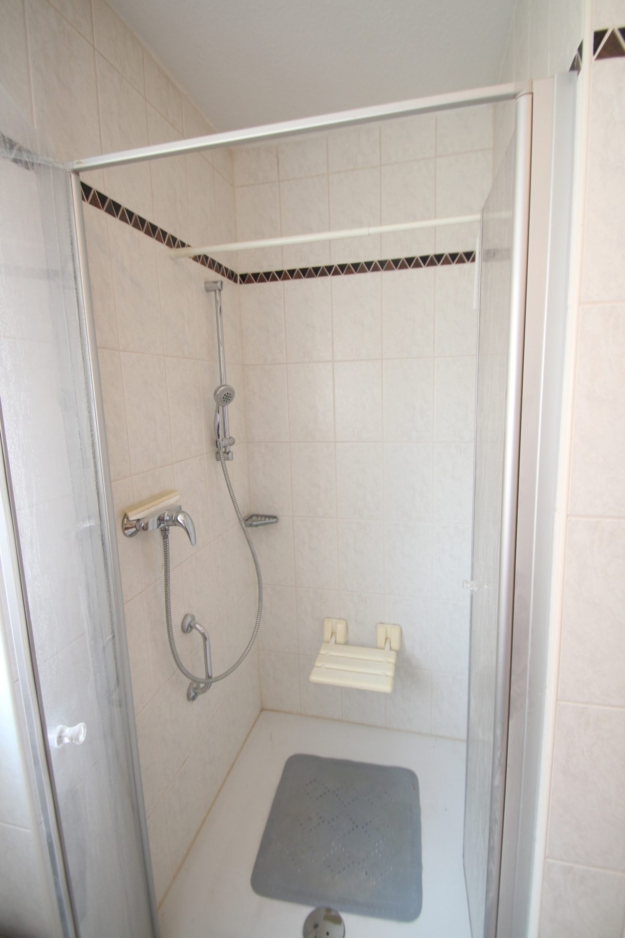 Immobilienangebot - Pulheim - Alle - Mit 3D Rundgang: Ideal für Paare! Moderne 2-Zimmer-Wohnung mit Balkon im Herzen von Pulheim
