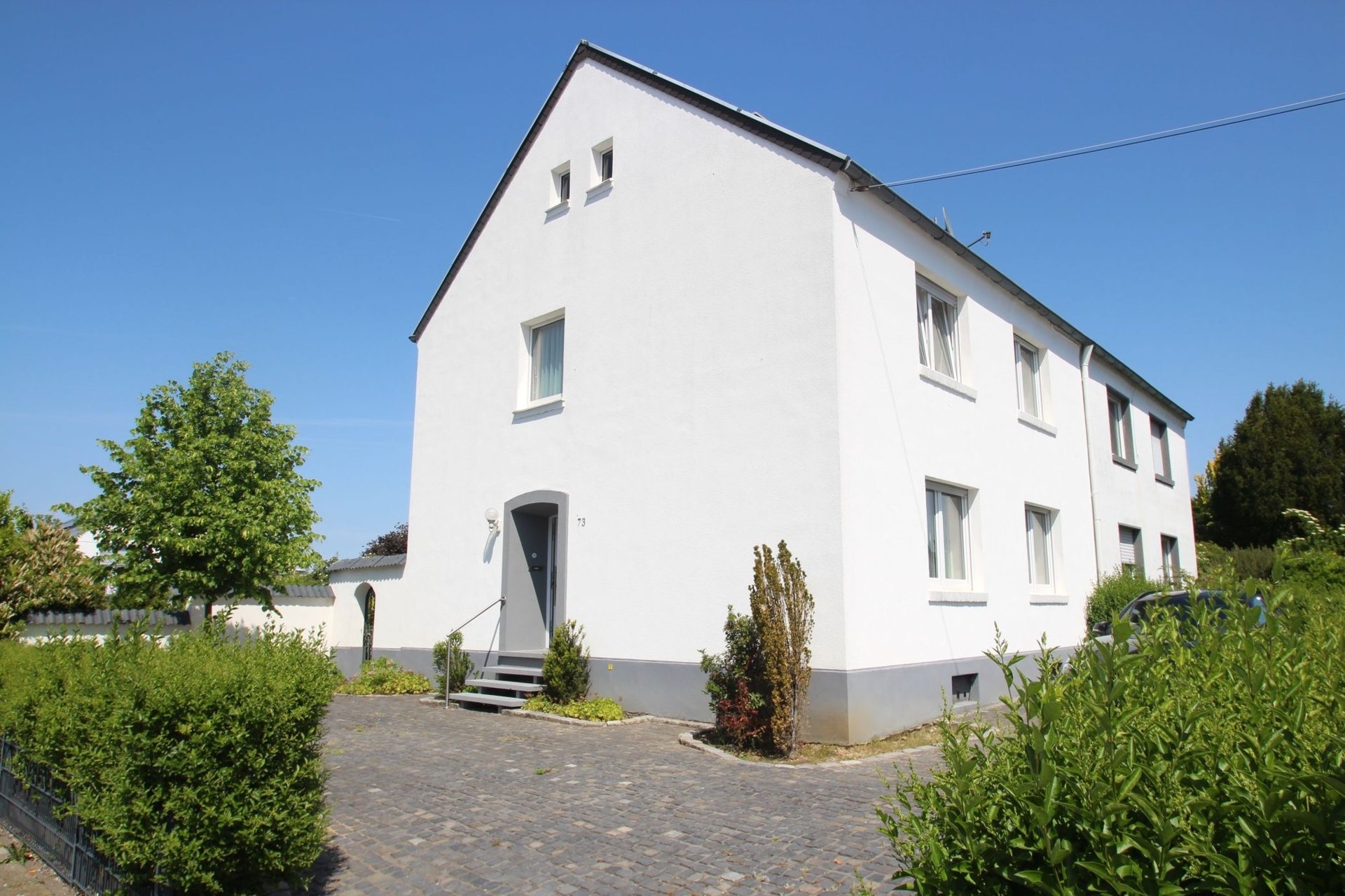 Immobilienangebot - Geilenkirchen - Alle - 3D: Stilvolles Wohnjuwel in der Innenstadt: kernsaniert, möbliert, bezugsfertig