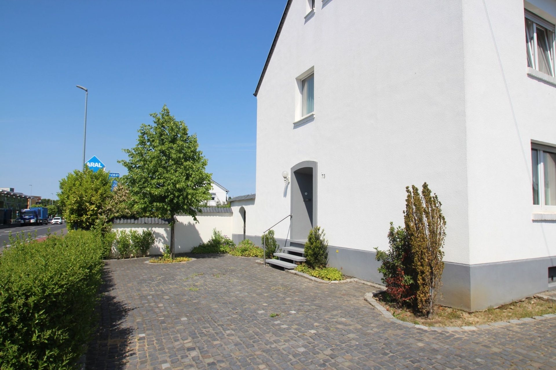 Immobilienangebot - Geilenkirchen - Alle - 3D: Stilvolles Wohnjuwel in der Innenstadt: kernsaniert, möbliert, bezugsfertig