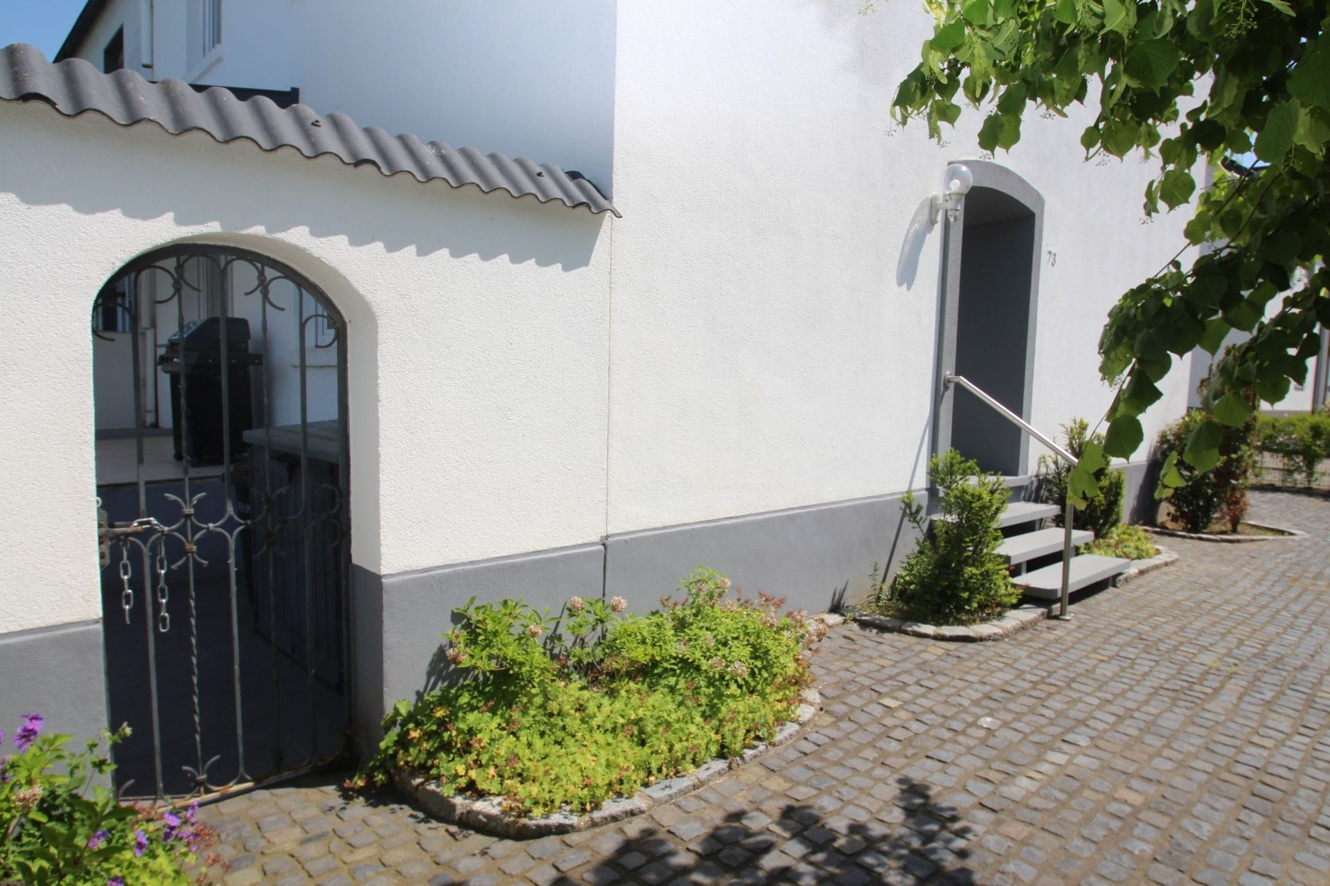 Immobilienangebot - Geilenkirchen - Alle - 3D: Stilvolles Wohnjuwel in der Innenstadt: kernsaniert, möbliert, bezugsfertig