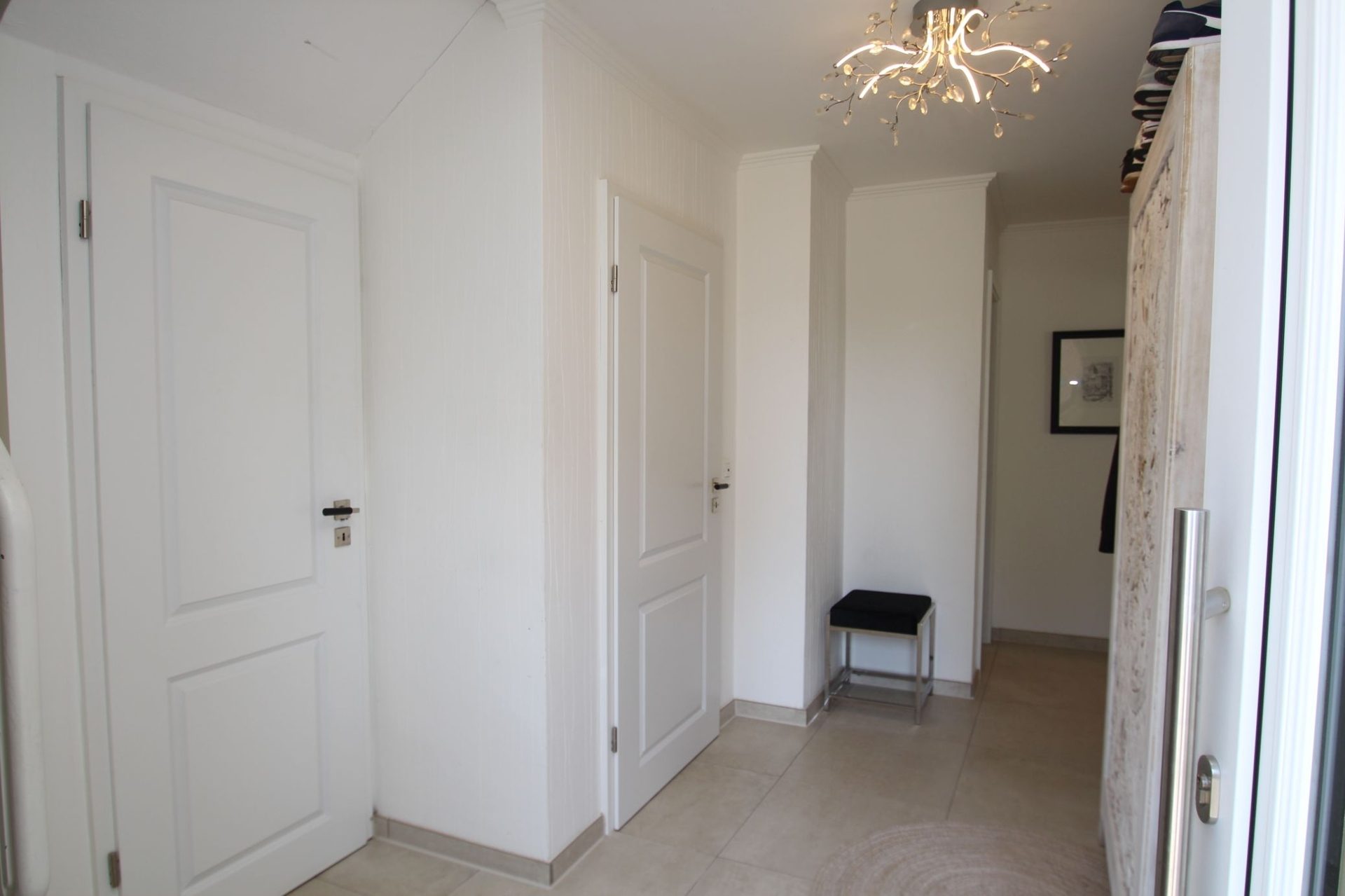Immobilienangebot - Geilenkirchen - Alle - 3D: Stilvolles Wohnjuwel in der Innenstadt: kernsaniert, möbliert, bezugsfertig