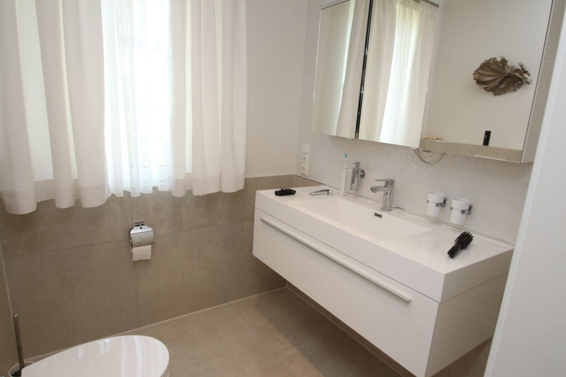 Immobilienangebot - Geilenkirchen - Alle - 3D: Stilvolles Wohnjuwel in der Innenstadt: kernsaniert, möbliert, bezugsfertig