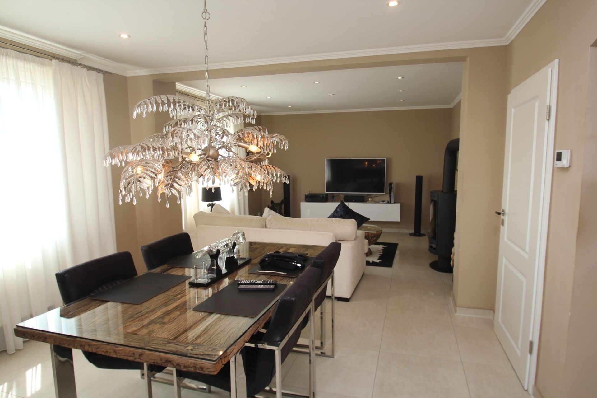 Immobilienangebot - Geilenkirchen - Alle - 3D: Stilvolles Wohnjuwel in der Innenstadt: kernsaniert, möbliert, bezugsfertig