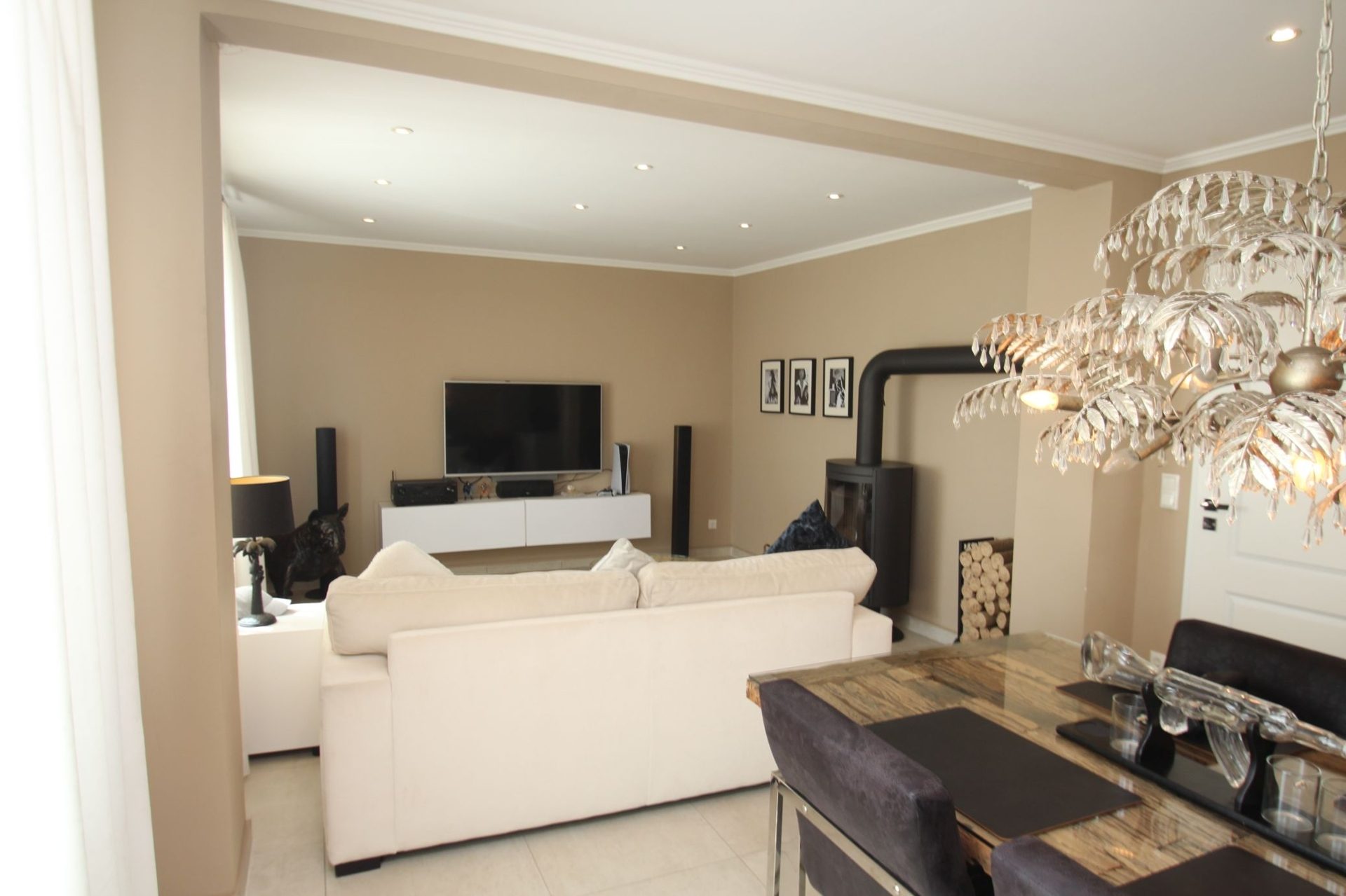 Immobilienangebot - Geilenkirchen - Alle - 3D: Stilvolles Wohnjuwel in der Innenstadt: kernsaniert, möbliert, bezugsfertig