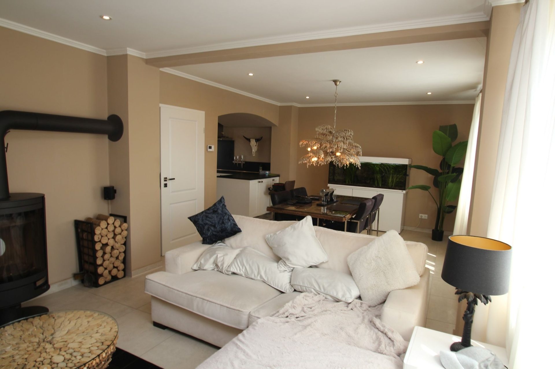 Immobilienangebot - Geilenkirchen - Alle - 3D: Stilvolles Wohnjuwel in der Innenstadt: kernsaniert, möbliert, bezugsfertig