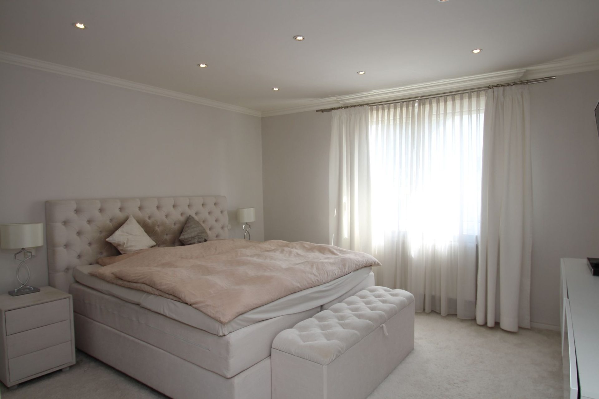 Immobilienangebot - Geilenkirchen - Alle - 3D: Stilvolles Wohnjuwel in der Innenstadt: kernsaniert, möbliert, bezugsfertig