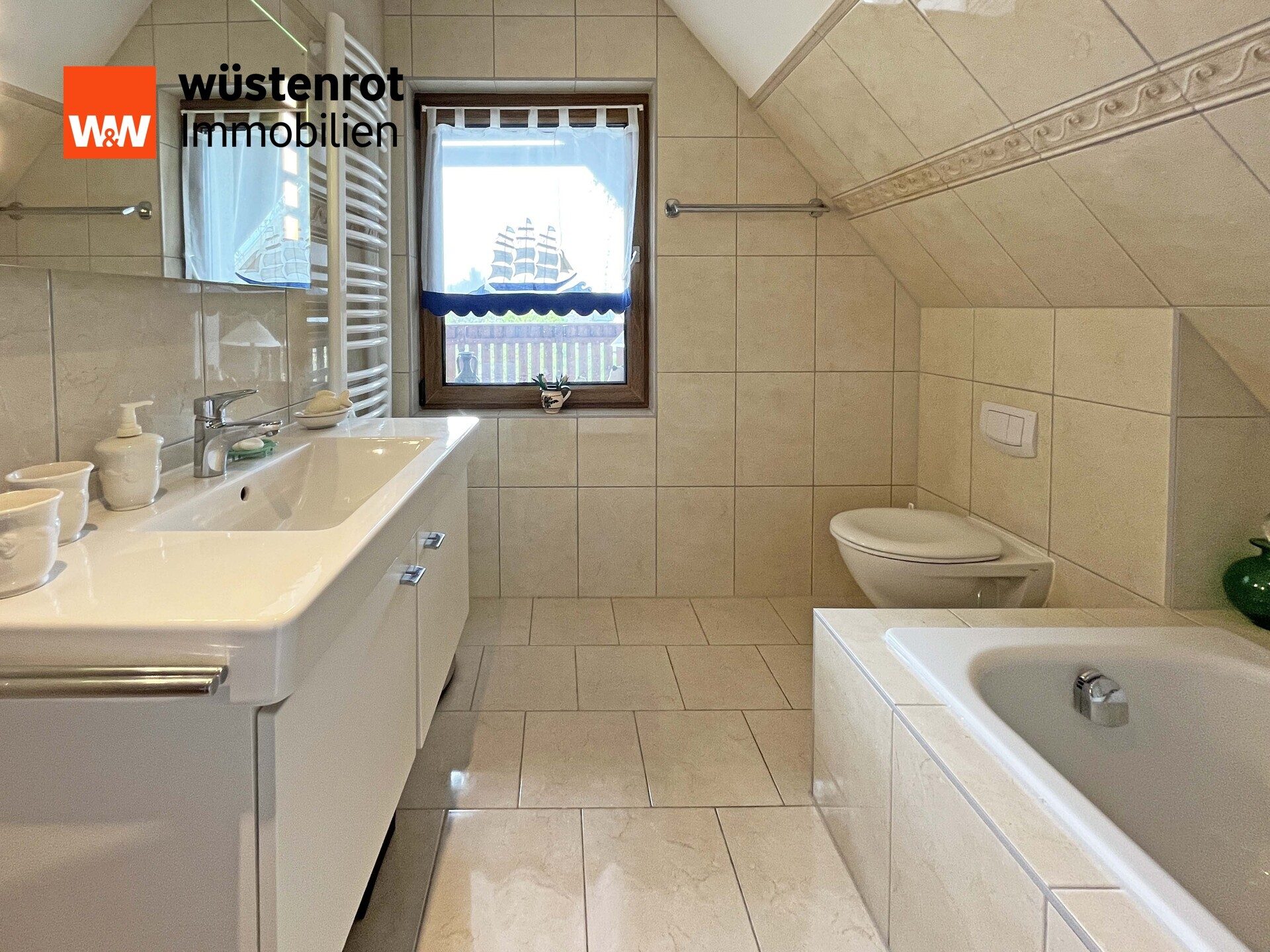 Immobilienangebot - Ahlbeck - Alle - SELBST WOHNEN + VERMIETEN: EINFAMILIENHAUS + ZWEI FERIENHÄUSER + FERIENWOHNUNG + GROSSES GRUNDSTÜCK