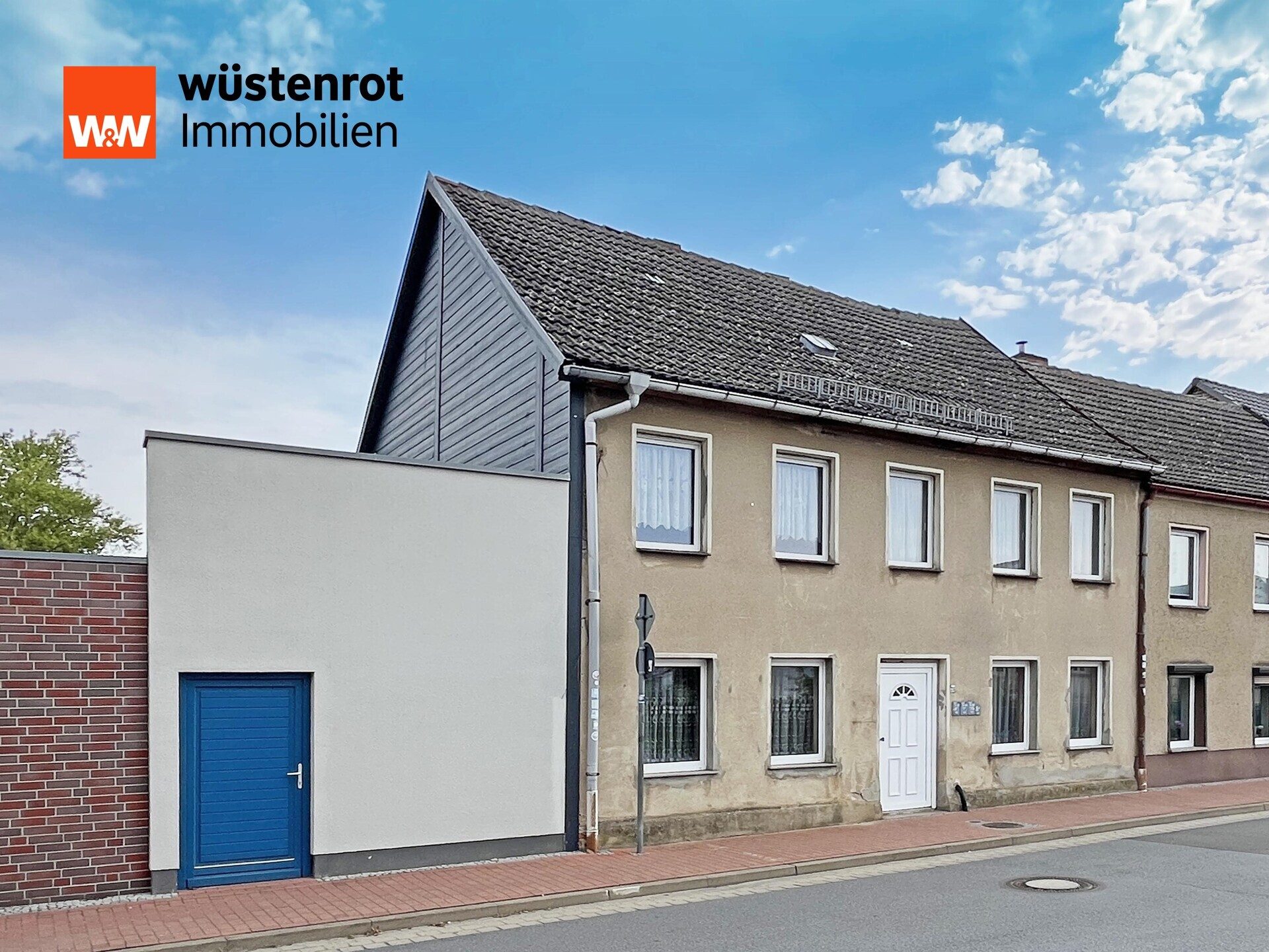 Immobilienangebot - Altentreptow - Alle - VIEL PLATZ FÜR DIE FAMILIE: STADTHAUS MIT SECHS ZIMMERN, URIGEM INNENHOF UND MASSIVEM NEBENGEBÄUDE