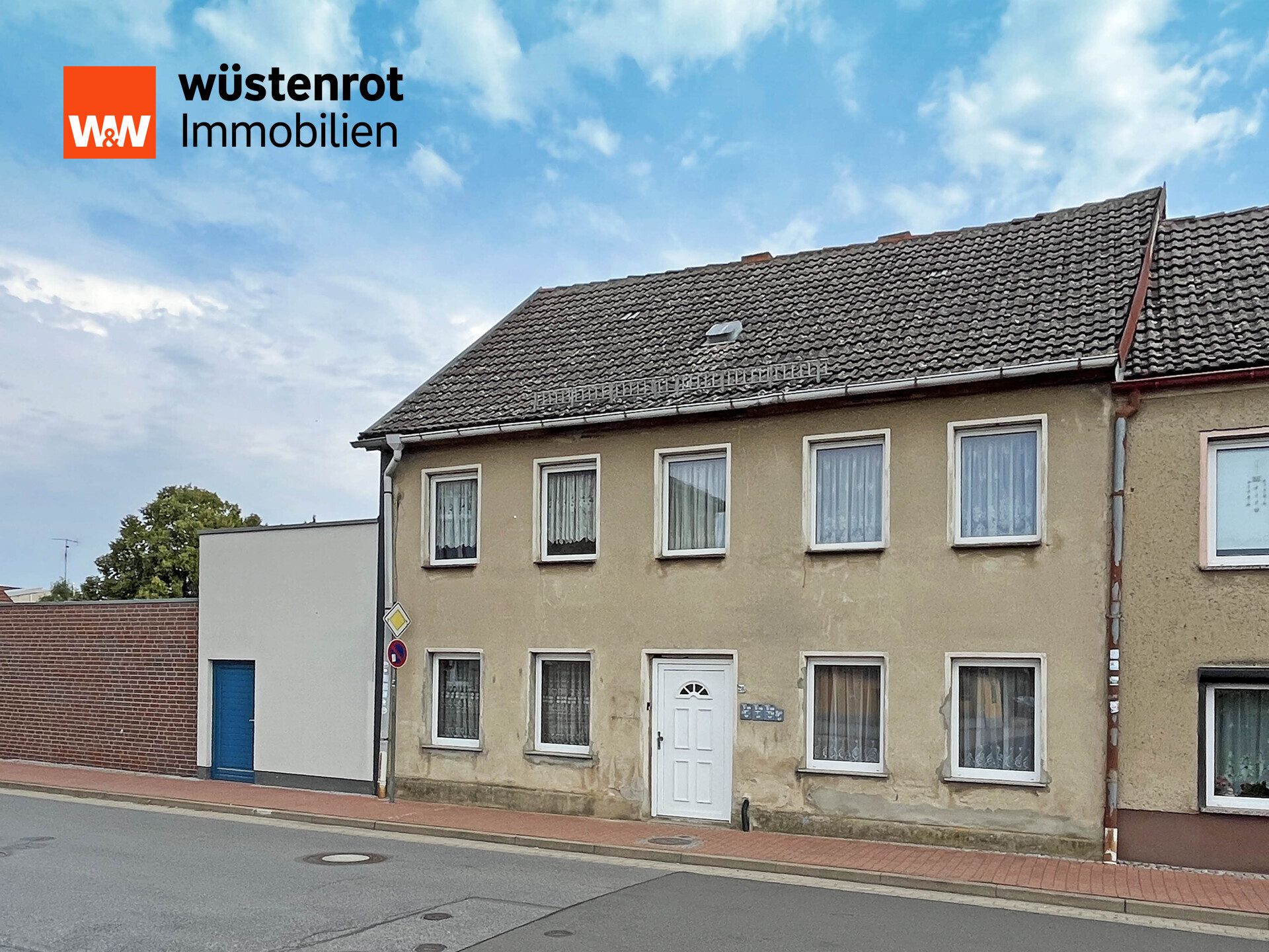 Immobilienangebot - Altentreptow - Alle - VIEL PLATZ FÜR DIE FAMILIE: STADTHAUS MIT SECHS ZIMMERN, URIGEM INNENHOF UND MASSIVEM NEBENGEBÄUDE