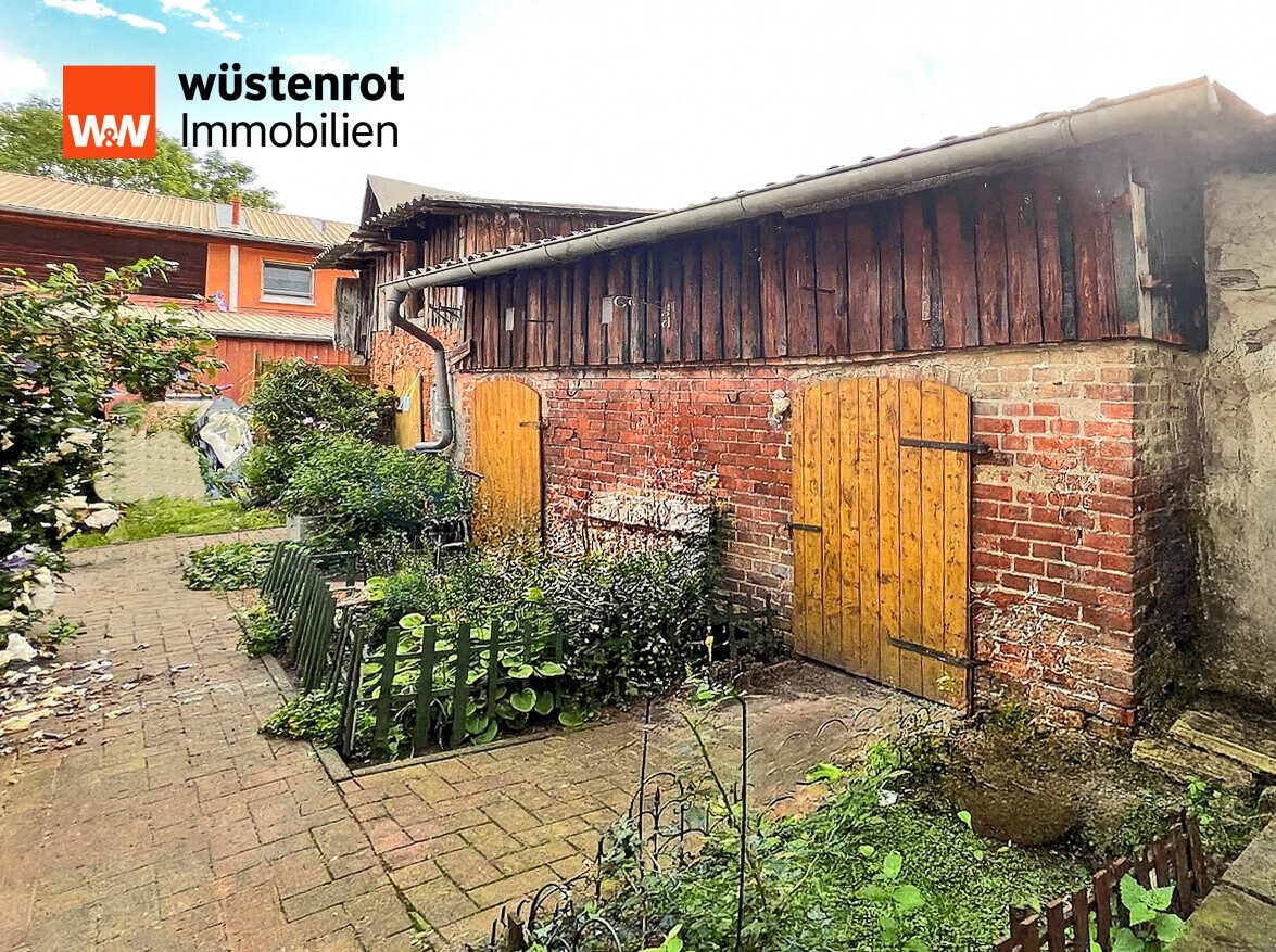 Immobilienangebot - Altentreptow - Alle - VIEL PLATZ FÜR DIE FAMILIE: STADTHAUS MIT SECHS ZIMMERN, URIGEM INNENHOF UND MASSIVEM NEBENGEBÄUDE