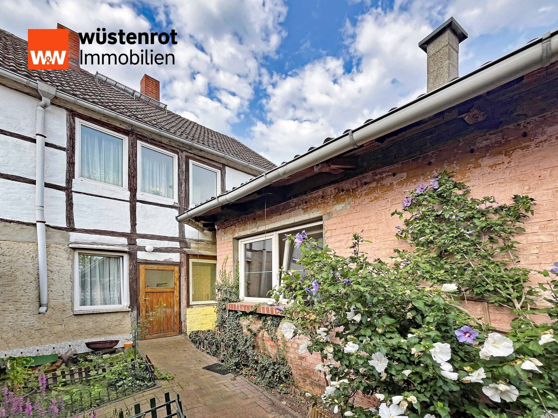 Immobilienangebot - Altentreptow - Alle - VIEL PLATZ FÜR DIE FAMILIE: STADTHAUS MIT SECHS ZIMMERN, URIGEM INNENHOF UND MASSIVEM NEBENGEBÄUDE
