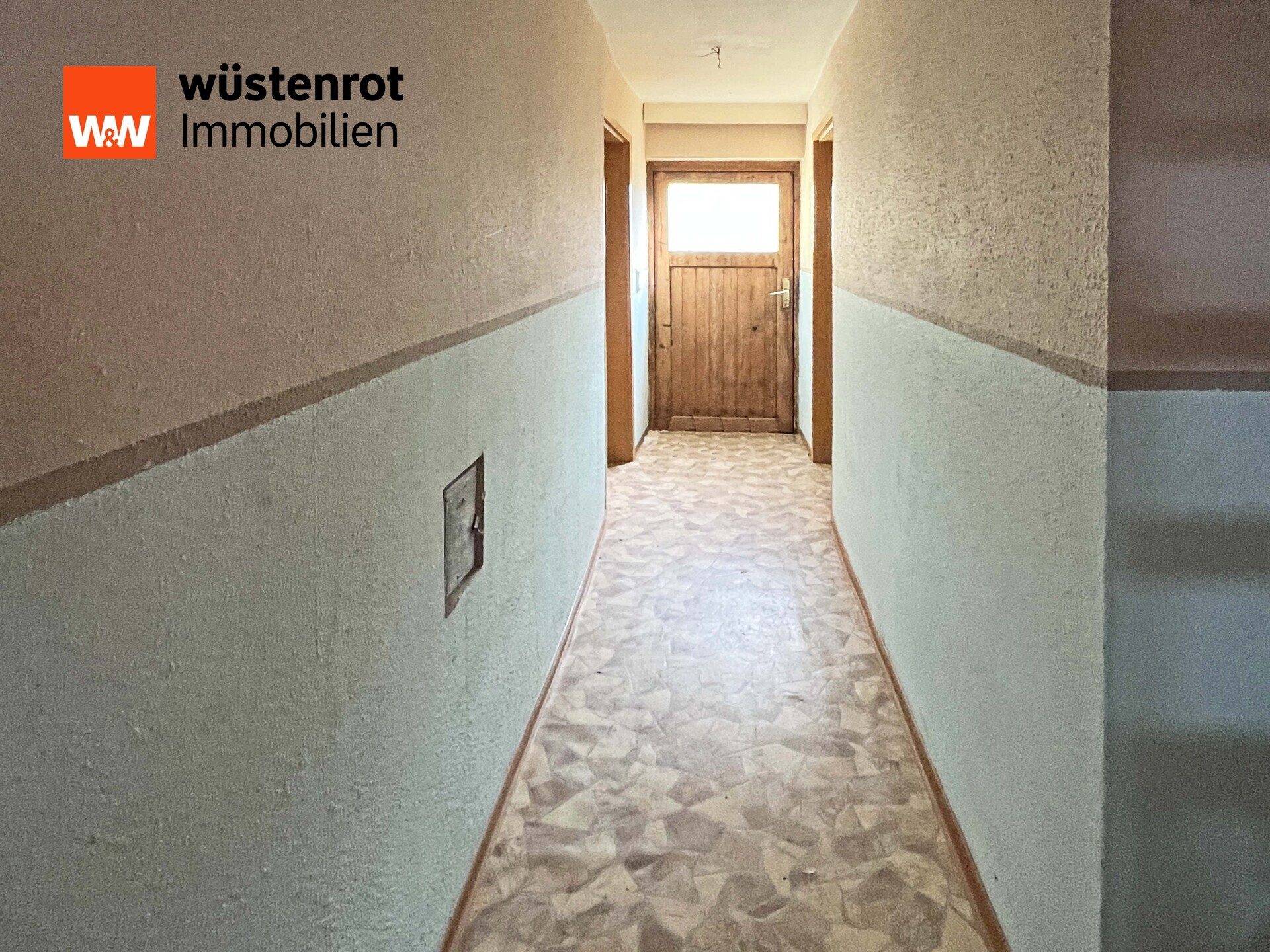 Immobilienangebot - Altentreptow - Alle - VIEL PLATZ FÜR DIE FAMILIE: STADTHAUS MIT SECHS ZIMMERN, URIGEM INNENHOF UND MASSIVEM NEBENGEBÄUDE