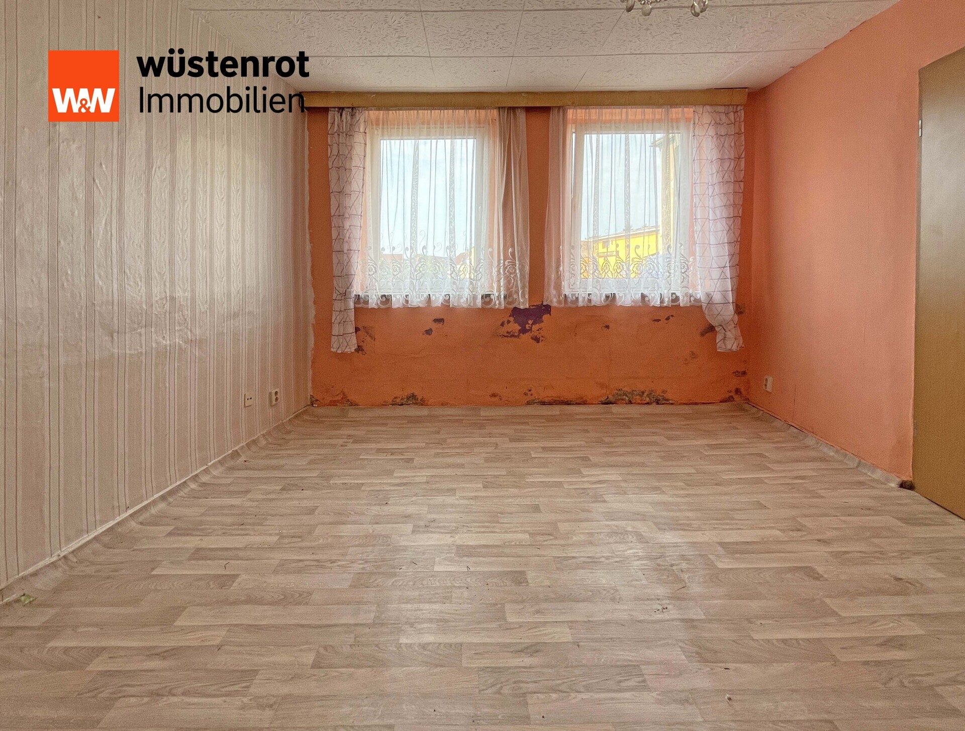 Immobilienangebot - Altentreptow - Alle - VIEL PLATZ FÜR DIE FAMILIE: STADTHAUS MIT SECHS ZIMMERN, URIGEM INNENHOF UND MASSIVEM NEBENGEBÄUDE
