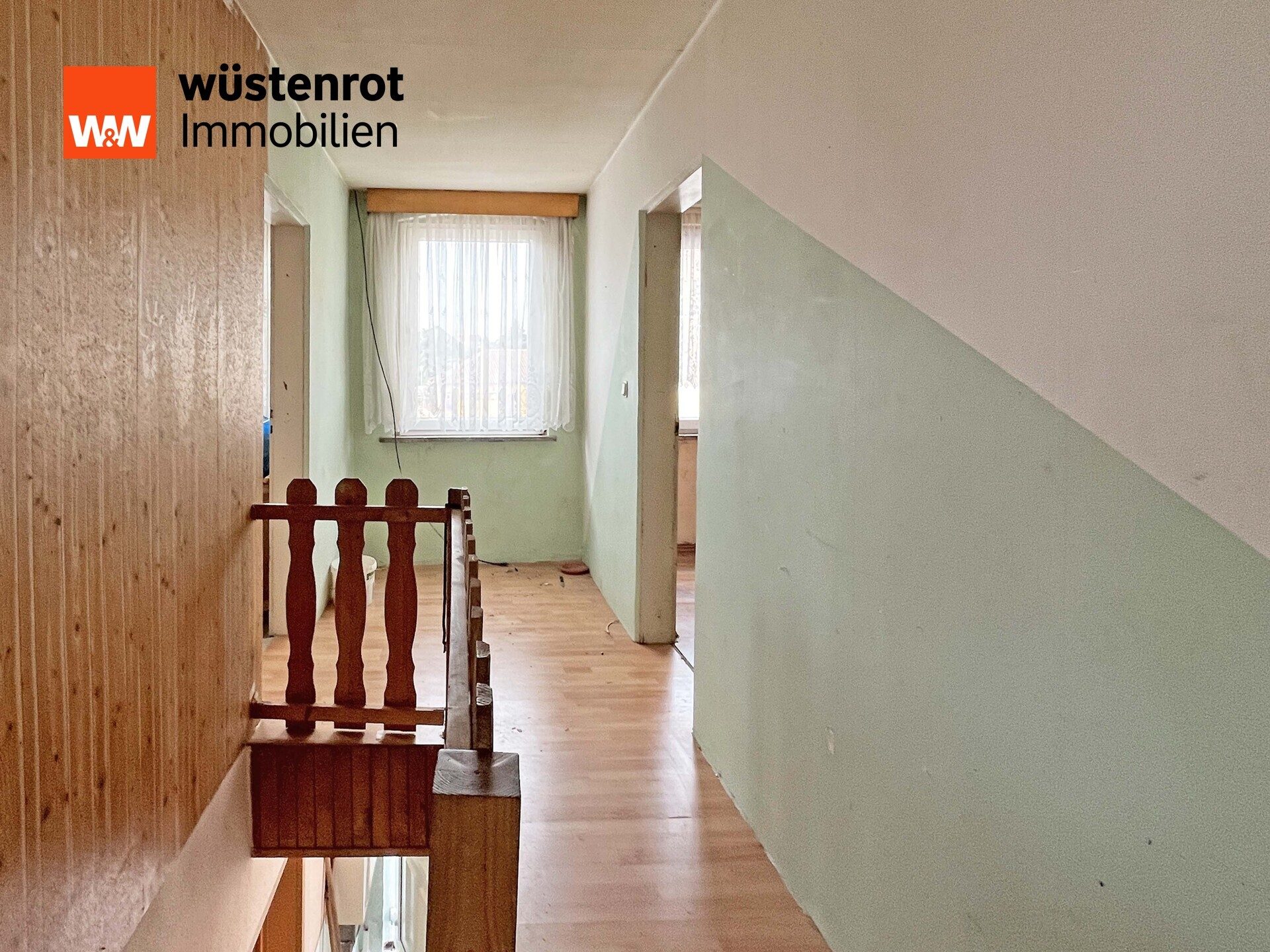 Immobilienangebot - Altentreptow - Alle - VIEL PLATZ FÜR DIE FAMILIE: STADTHAUS MIT SECHS ZIMMERN, URIGEM INNENHOF UND MASSIVEM NEBENGEBÄUDE