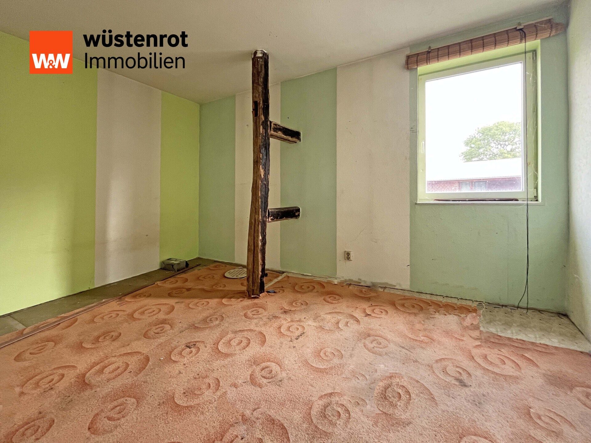 Immobilienangebot - Altentreptow - Alle - VIEL PLATZ FÜR DIE FAMILIE: STADTHAUS MIT SECHS ZIMMERN, URIGEM INNENHOF UND MASSIVEM NEBENGEBÄUDE