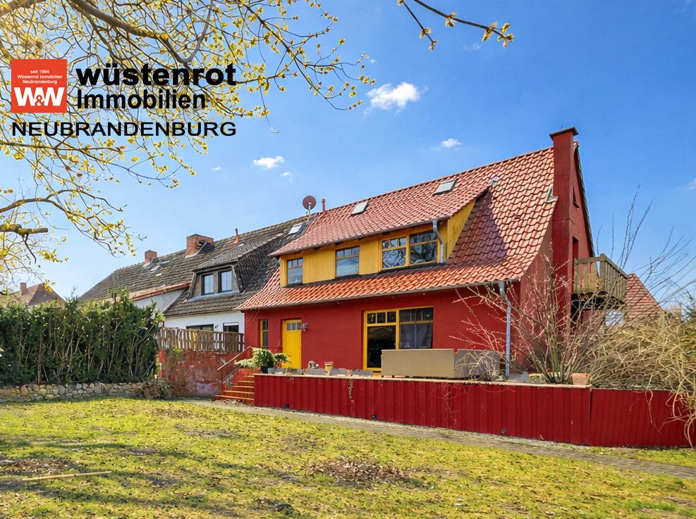 Immobilienangebot - Göhren-Lebbin - Alle - DIE BESONDERE IMMOBILIE: WOHNHAUS MIT EINBAUKÜCHE + KOCHHEXE + KAMINOFEN + PHOTOVOLTAIKANLAGE