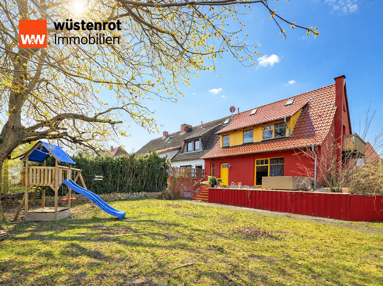 Immobilienangebot - Göhren-Lebbin - Alle - DIE BESONDERE IMMOBILIE: WOHNHAUS MIT EINBAUKÜCHE + KOCHHEXE + KAMINOFEN + PHOTOVOLTAIKANLAGE