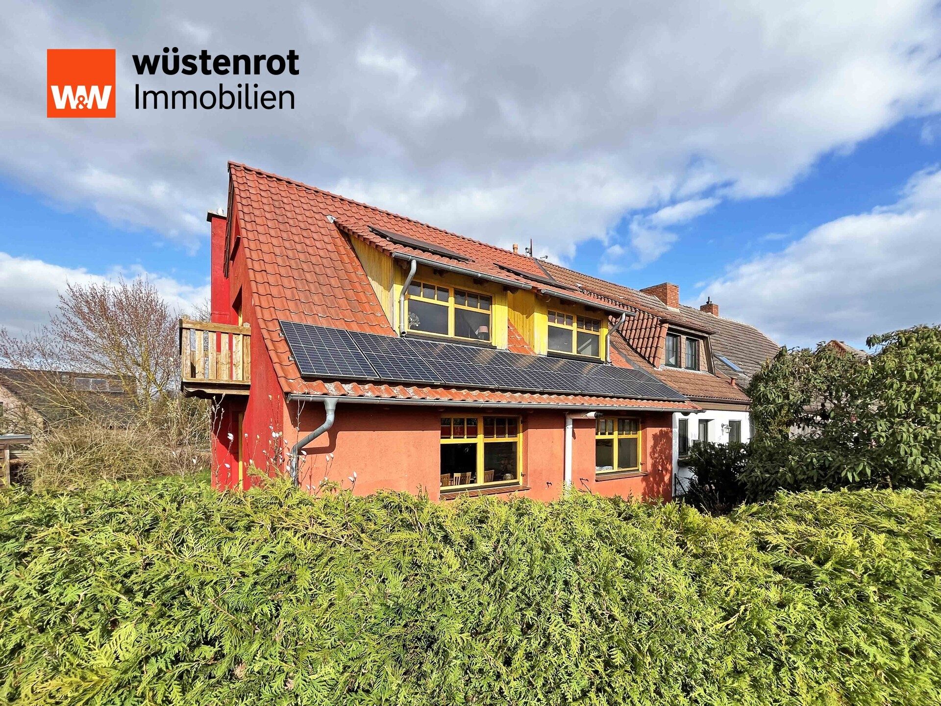 Immobilienangebot - Göhren-Lebbin - Alle - DIE BESONDERE IMMOBILIE: WOHNHAUS MIT EINBAUKÜCHE + KOCHHEXE + KAMINOFEN + PHOTOVOLTAIKANLAGE