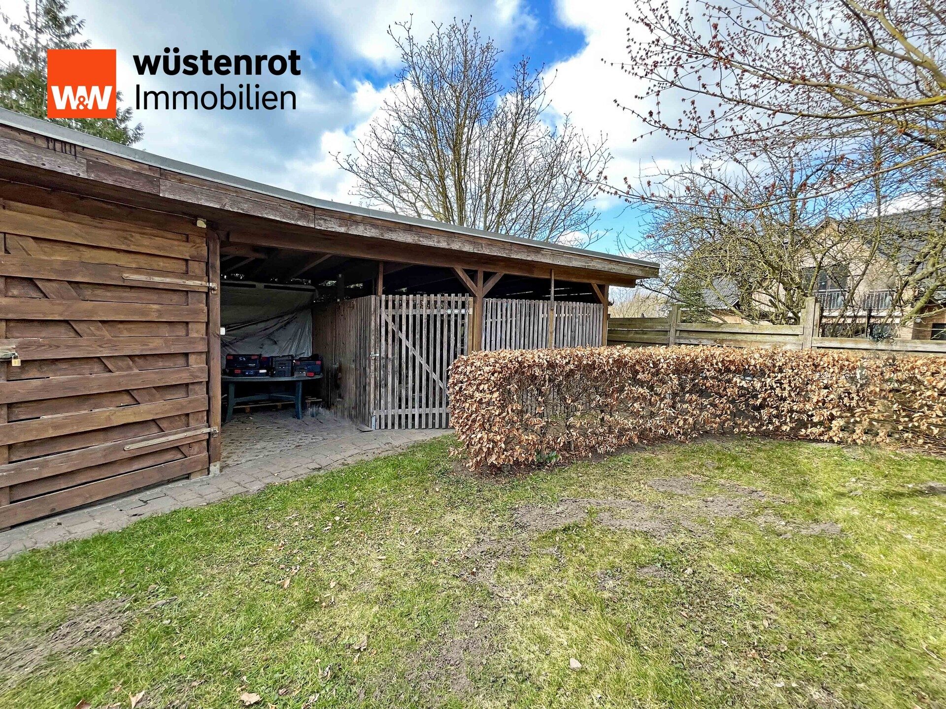 Immobilienangebot - Göhren-Lebbin - Alle - DIE BESONDERE IMMOBILIE: WOHNHAUS MIT EINBAUKÜCHE + KOCHHEXE + KAMINOFEN + PHOTOVOLTAIKANLAGE