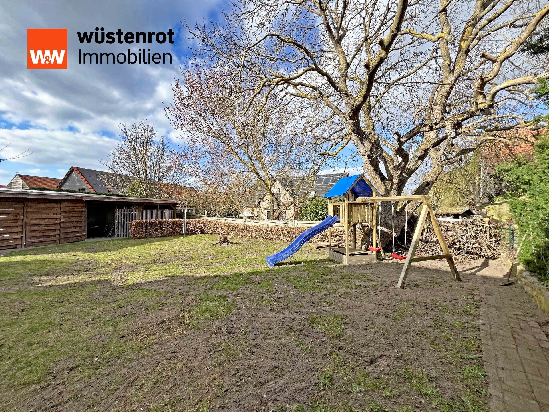 Immobilienangebot - Göhren-Lebbin - Alle - DIE BESONDERE IMMOBILIE: WOHNHAUS MIT EINBAUKÜCHE + KOCHHEXE + KAMINOFEN + PHOTOVOLTAIKANLAGE