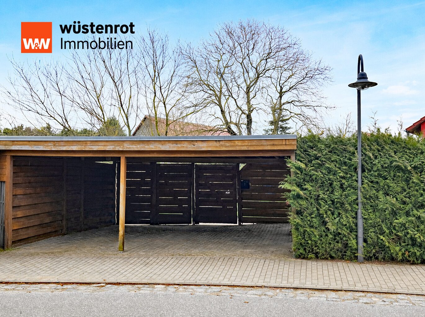 Immobilienangebot - Göhren-Lebbin - Alle - DIE BESONDERE IMMOBILIE: WOHNHAUS MIT EINBAUKÜCHE + KOCHHEXE + KAMINOFEN + PHOTOVOLTAIKANLAGE