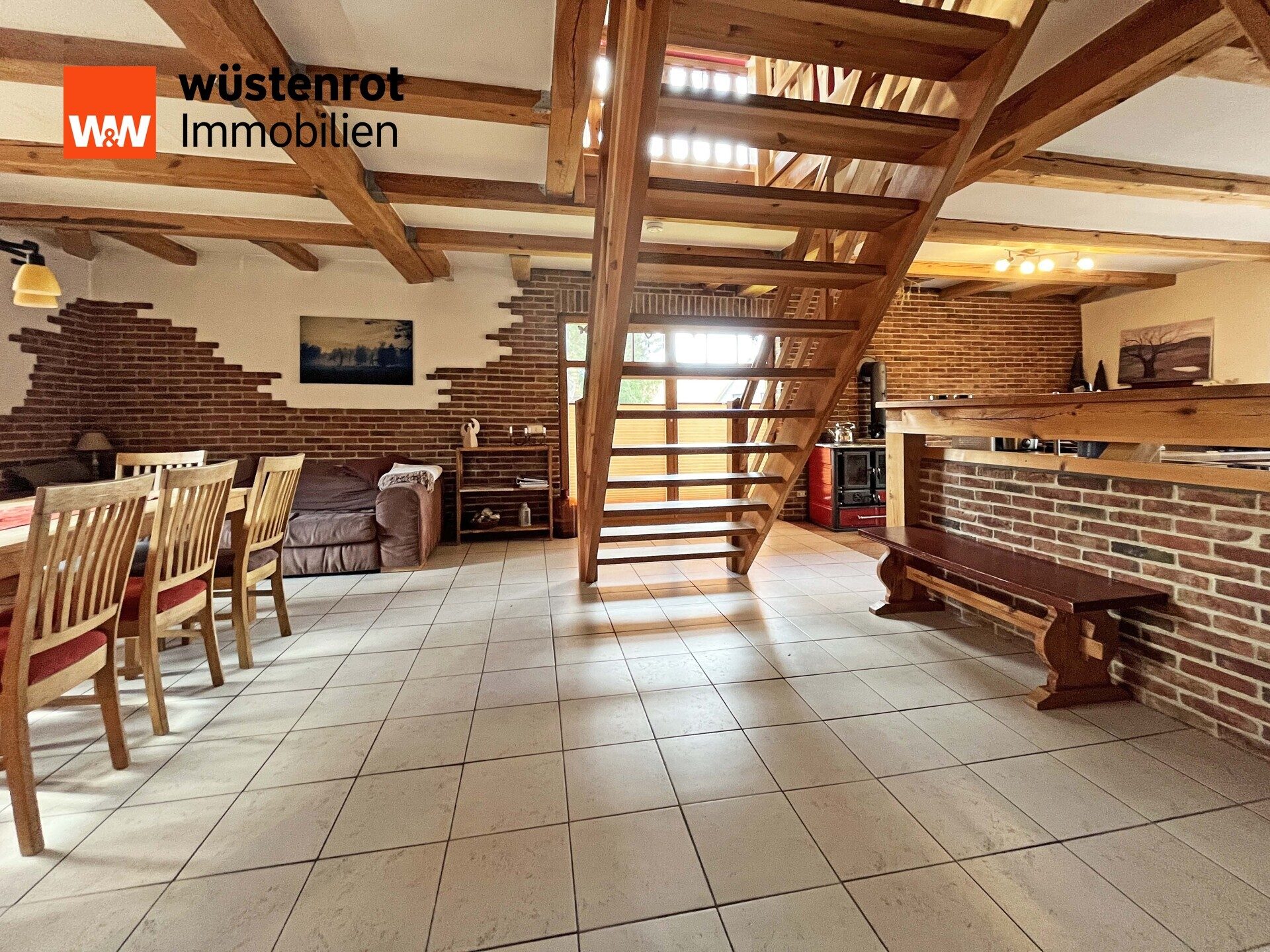 Immobilienangebot - Göhren-Lebbin - Alle - DIE BESONDERE IMMOBILIE: WOHNHAUS MIT EINBAUKÜCHE + KOCHHEXE + KAMINOFEN + PHOTOVOLTAIKANLAGE