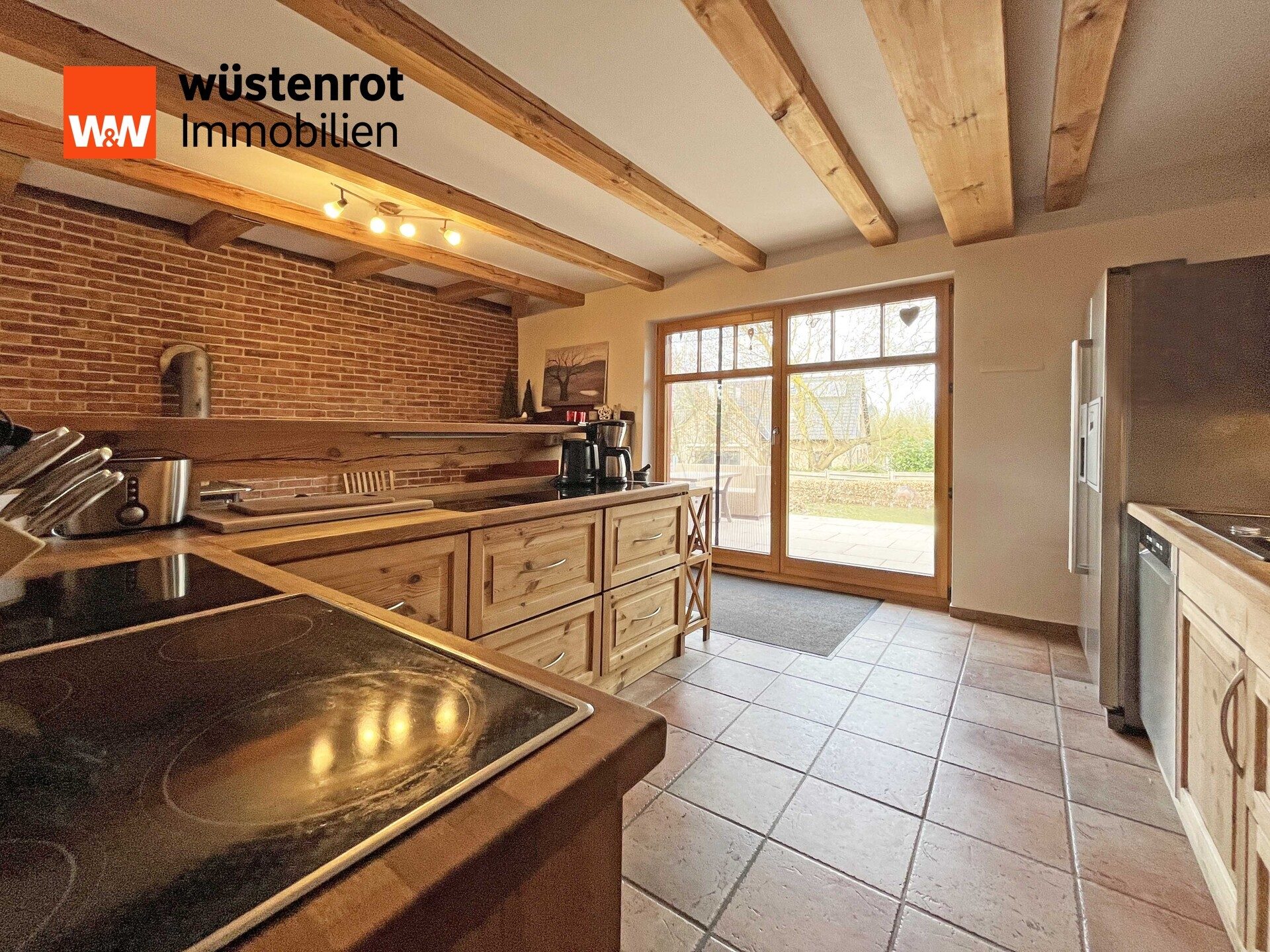 Immobilienangebot - Göhren-Lebbin - Alle - DIE BESONDERE IMMOBILIE: WOHNHAUS MIT EINBAUKÜCHE + KOCHHEXE + KAMINOFEN + PHOTOVOLTAIKANLAGE