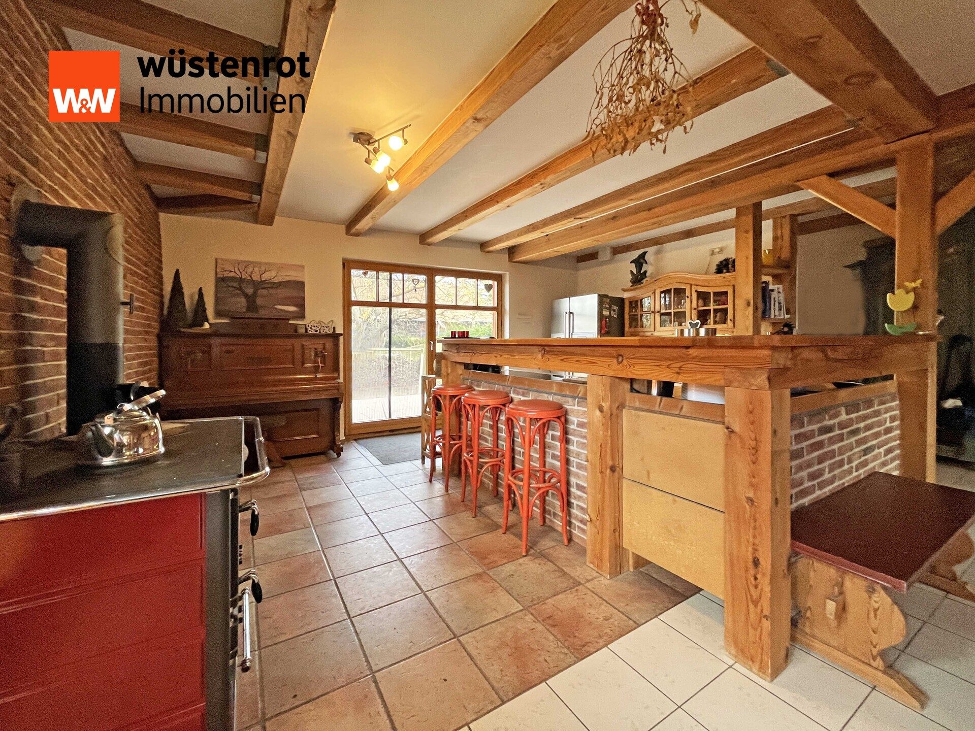 Immobilienangebot - Göhren-Lebbin - Alle - DIE BESONDERE IMMOBILIE: WOHNHAUS MIT EINBAUKÜCHE + KOCHHEXE + KAMINOFEN + PHOTOVOLTAIKANLAGE