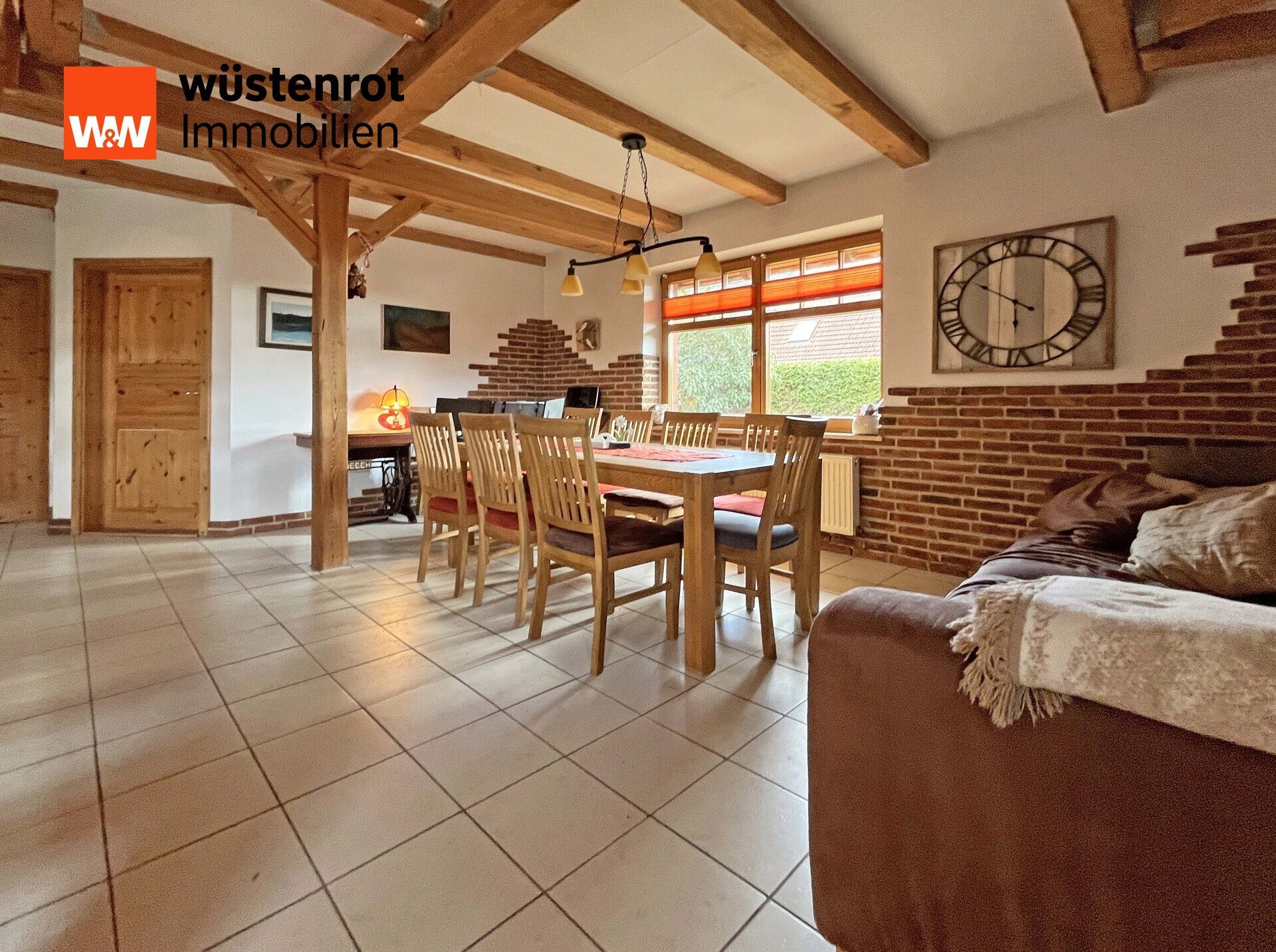 Immobilienangebot - Göhren-Lebbin - Alle - DIE BESONDERE IMMOBILIE: WOHNHAUS MIT EINBAUKÜCHE + KOCHHEXE + KAMINOFEN + PHOTOVOLTAIKANLAGE