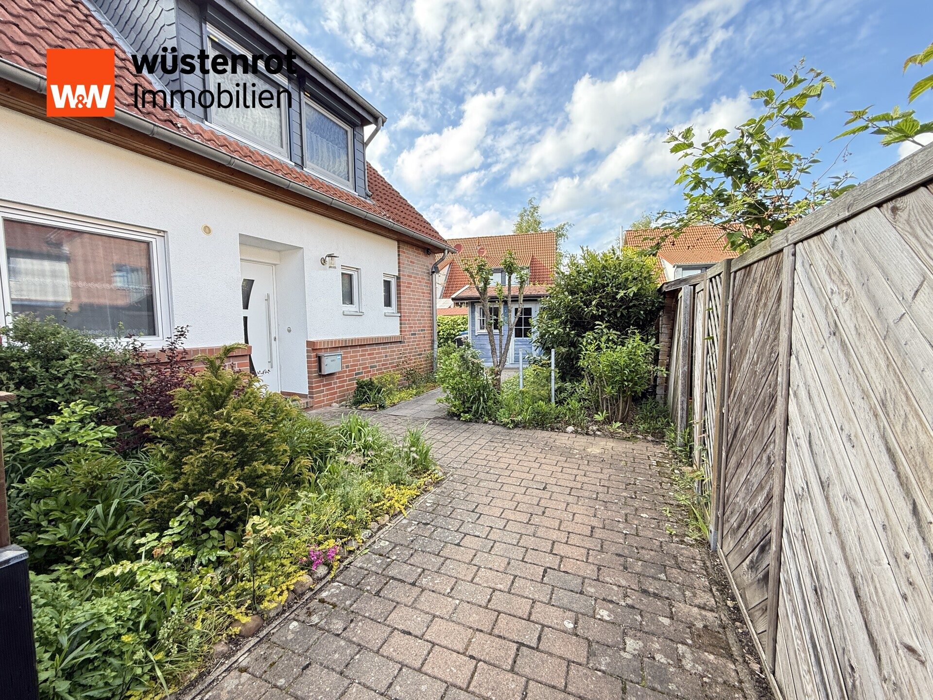 Immobilienangebot - Meine - Alle - Modernisierte DHH in zweiter Reihe einer ruhigen, gepflegten Wohnsiedlung nahe dem Ortskern v. Meine