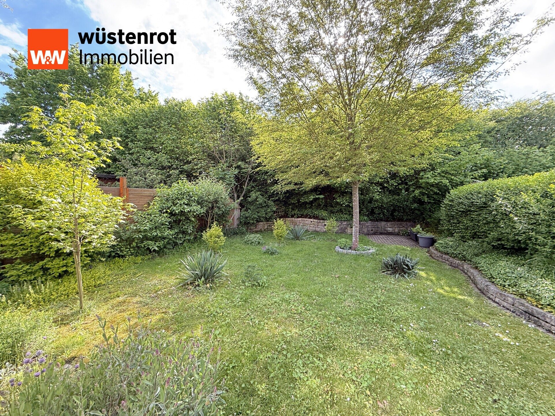 Immobilienangebot - Meine - Alle - Modernisierte DHH in zweiter Reihe einer ruhigen, gepflegten Wohnsiedlung nahe dem Ortskern v. Meine