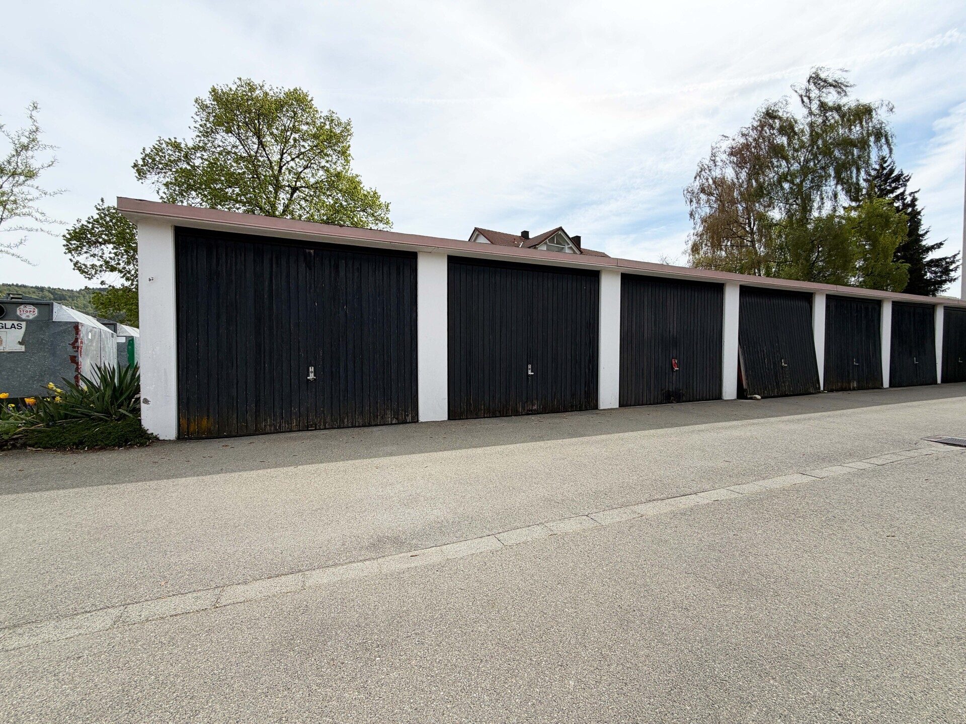 Immobilienangebot - Rietheim-Weilheim / Rietheim - Alle - Gute Kapitalanlage zum TOP-Preis. Sicher seit
30 Jahren vermietet. 2 Zimmer auf 56 m². Plus
Garage.