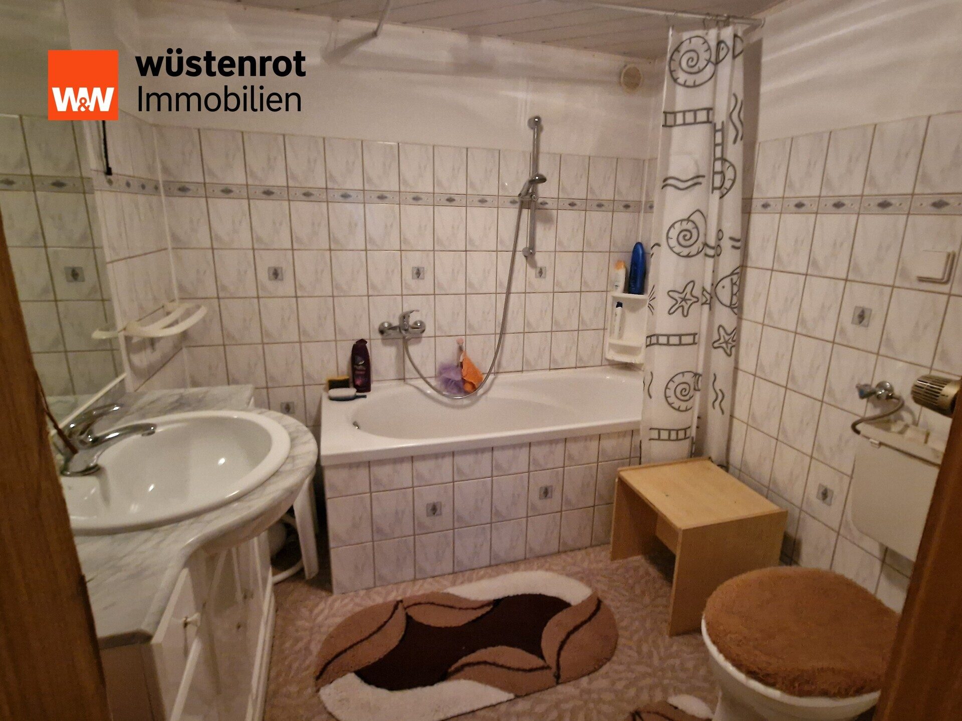 Immobilienangebot - Hohenmölsen - Alle - Hohenmölsen- großzügiges Wohnen, viel Platz für Hobbys, 2 Garagen