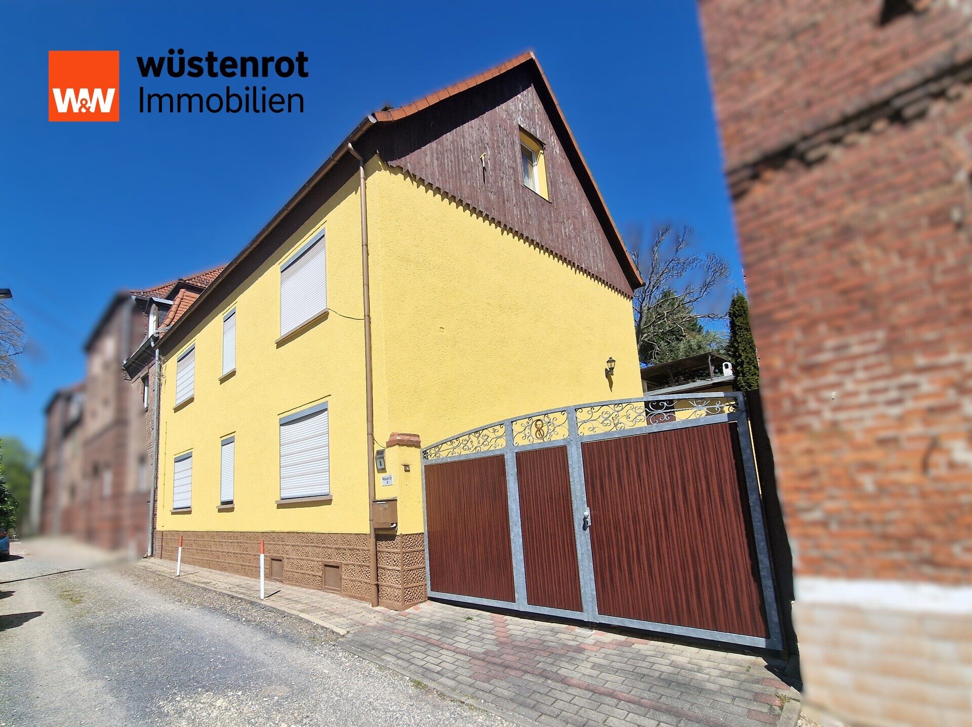 Immobilienangebot - Hohenmölsen - Alle - Hohenmölsen- großzügiges Wohnen, viel Platz für Hobbys, 2 Garagen