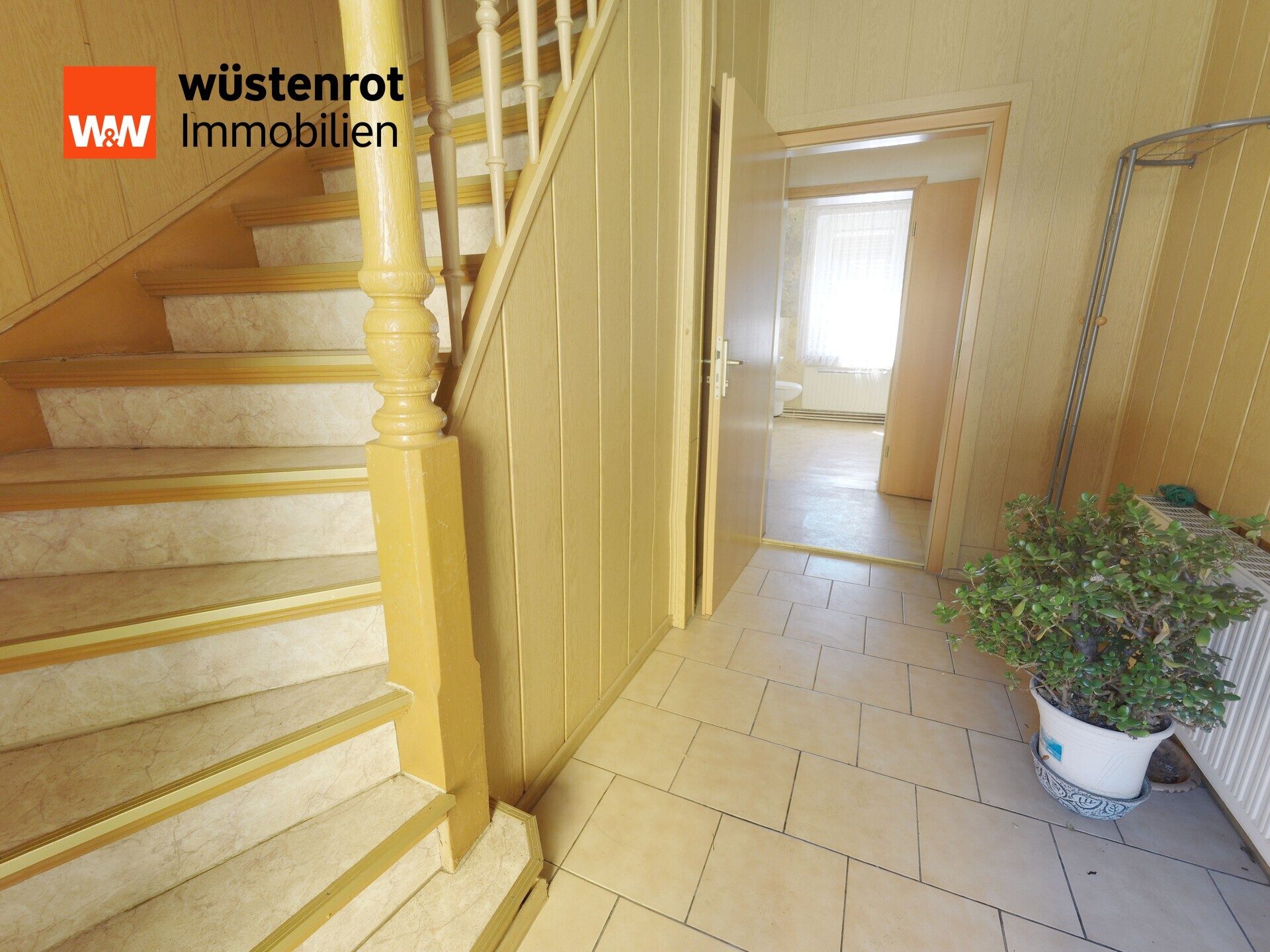 Immobilienangebot - Hohenmölsen - Alle - Hohenmölsen- großzügiges Wohnen, viel Platz für Hobbys, 2 Garagen