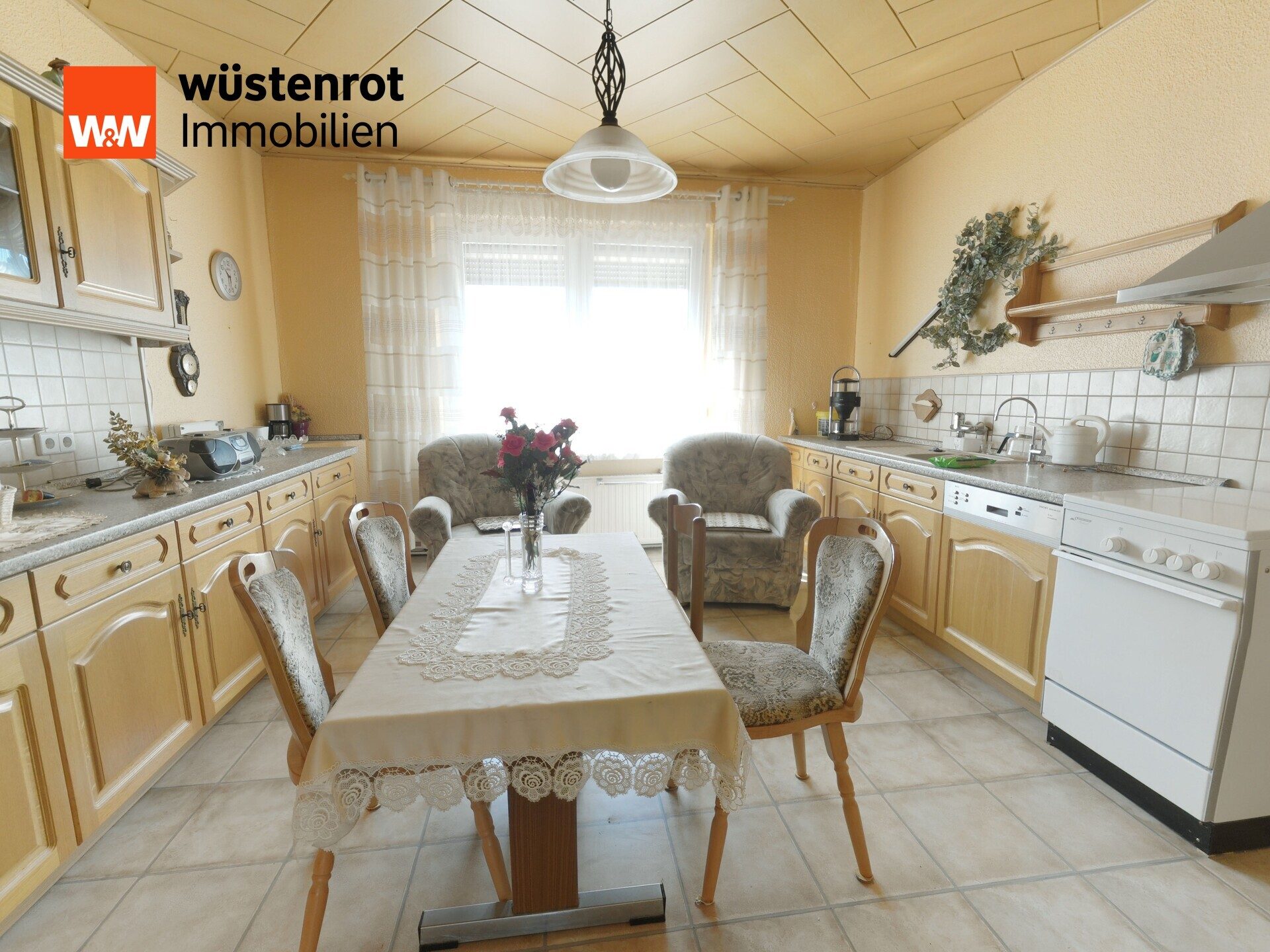 Immobilienangebot - Hohenmölsen - Alle - Hohenmölsen- großzügiges Wohnen, viel Platz für Hobbys, 2 Garagen