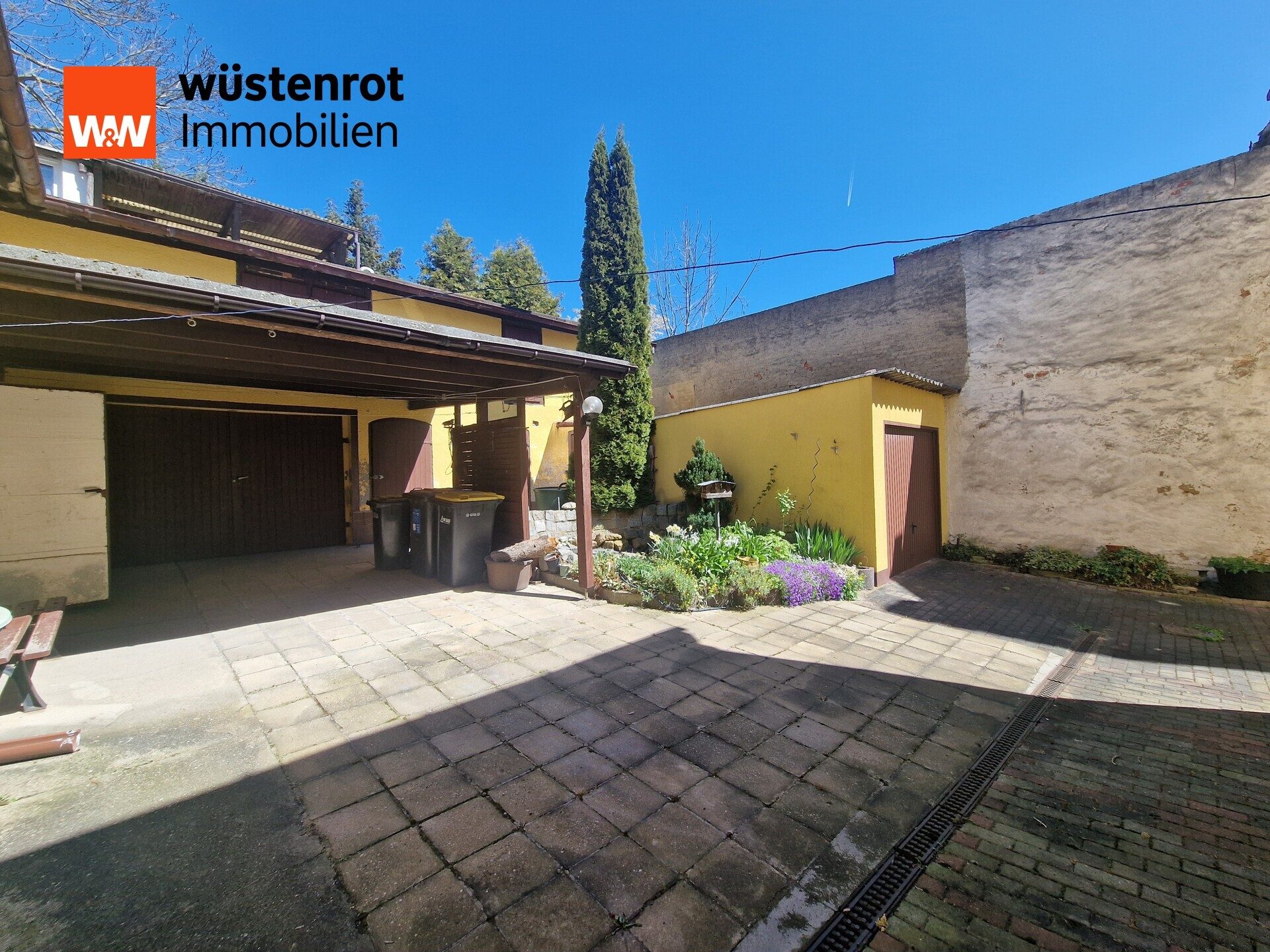 Immobilienangebot - Hohenmölsen - Alle - Hohenmölsen- großzügiges Wohnen, viel Platz für Hobbys, 2 Garagen