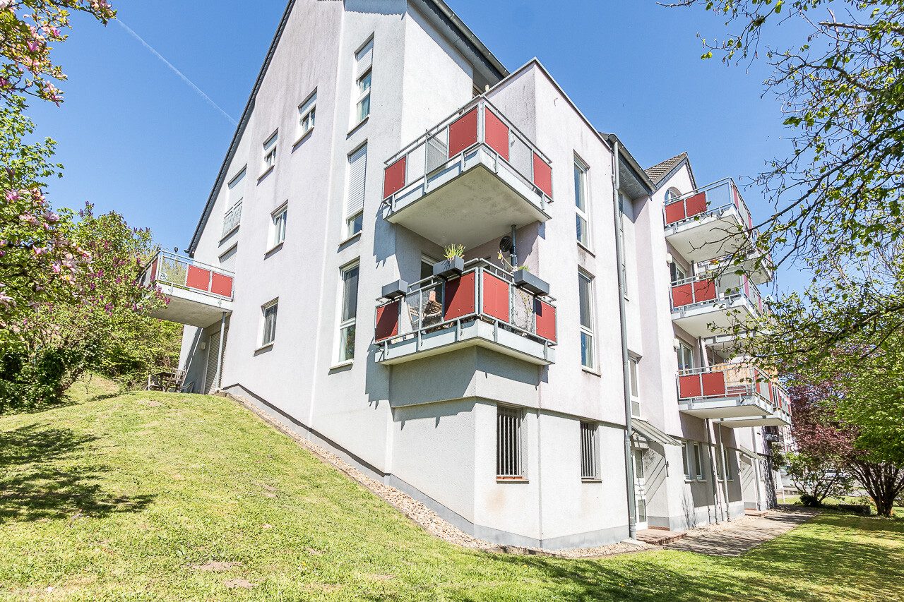 Immobilienangebot - Trier / Olewig - Alle - Gepflegte 2-Zimmer-Wohnung mit Balkon, Einbauküche und Tiefgaragenstellplatz in Trier-Olewig