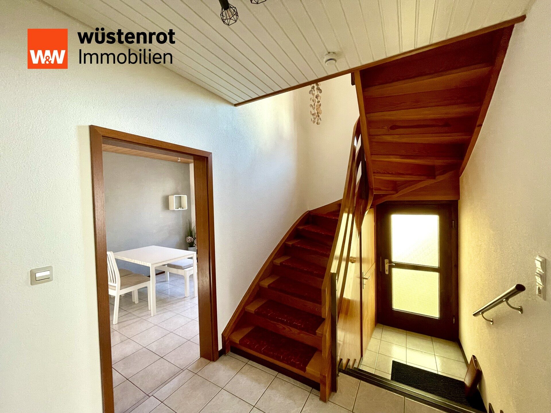 Immobilienangebot - Ötigheim - Alle - ENTFALTUNG IM ZWEIFAMILIENHAUS: 2 Etagen mit 6 Zimmer, KFZ-Stellplätze, schöne und sehr ruhige Lage*
