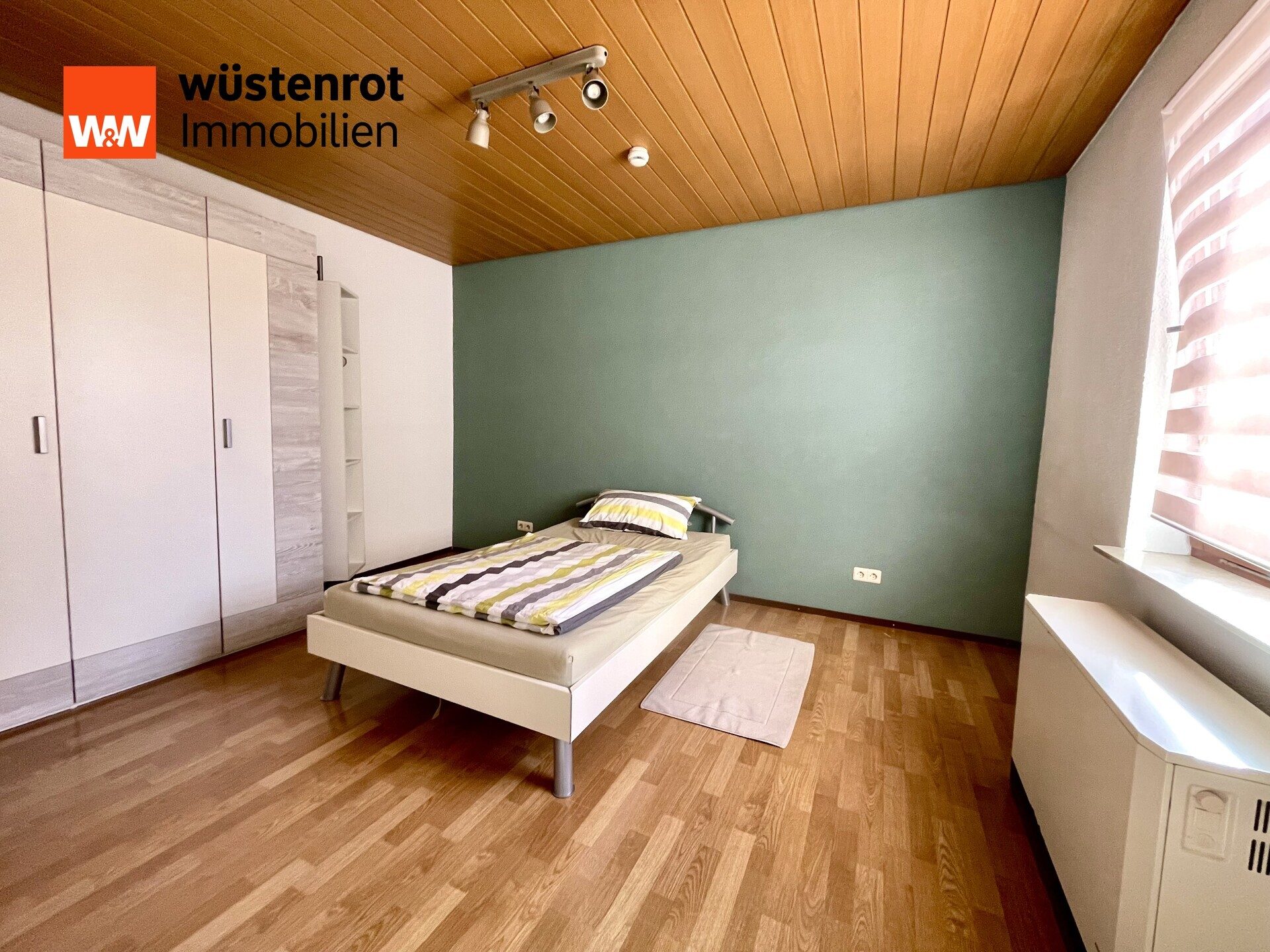 Immobilienangebot - Ötigheim - Alle - ENTFALTUNG IM ZWEIFAMILIENHAUS: 2 Etagen mit 6 Zimmer, KFZ-Stellplätze, schöne und sehr ruhige Lage*