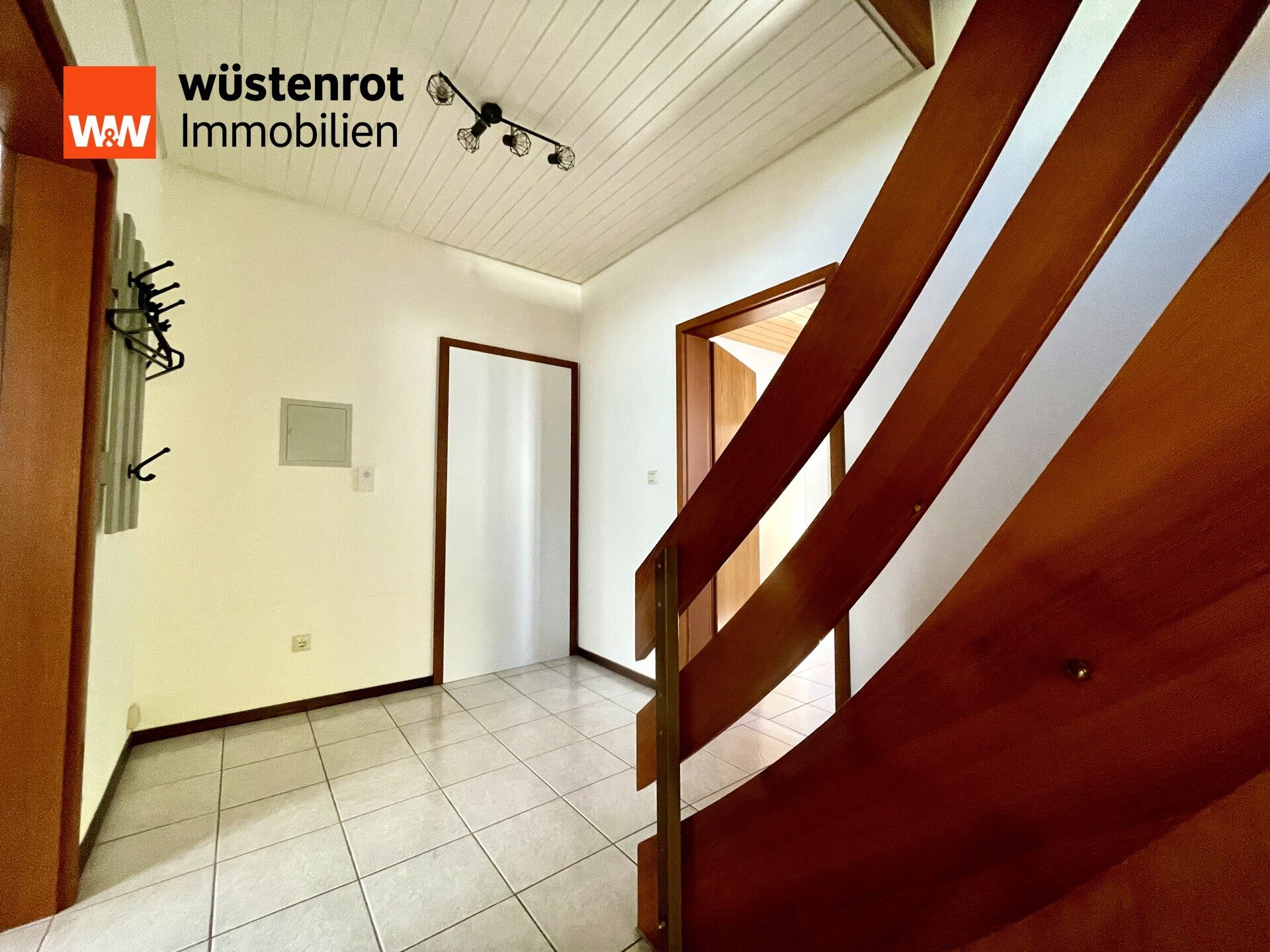 Immobilienangebot - Ötigheim - Alle - ENTFALTUNG IM ZWEIFAMILIENHAUS: 2 Etagen mit 6 Zimmer, KFZ-Stellplätze, schöne und sehr ruhige Lage*