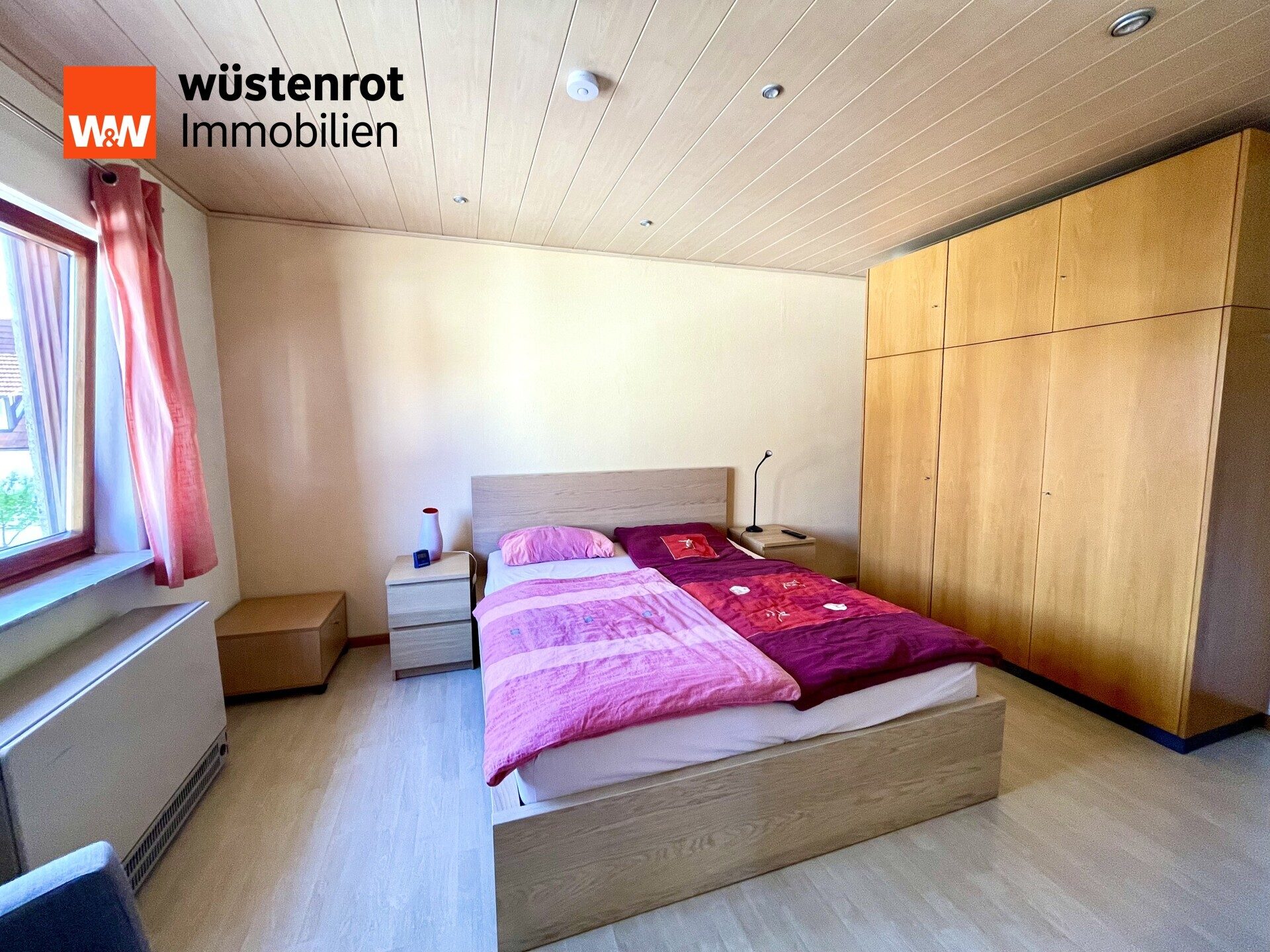 Immobilienangebot - Ötigheim - Alle - ENTFALTUNG IM ZWEIFAMILIENHAUS: 2 Etagen mit 6 Zimmer, KFZ-Stellplätze, schöne und sehr ruhige Lage*