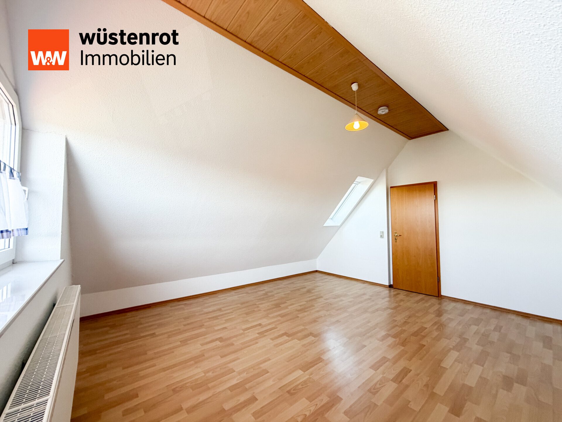 Immobilienangebot - Bad Salzungen - Alle - Exklusive 3-Zimmer-Maisonettewohnung mit zwei Balkonen und Außenstellplatz