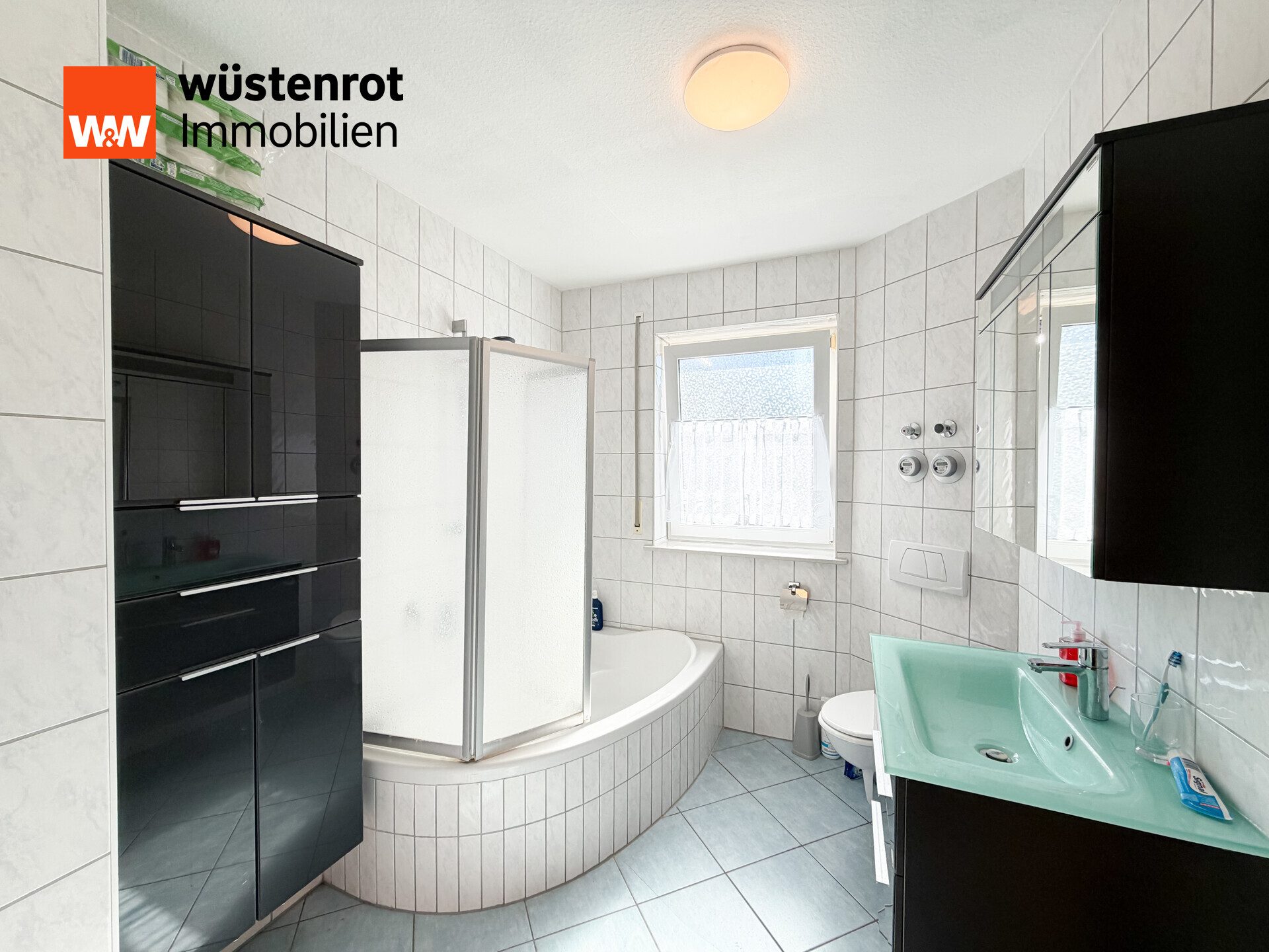 Immobilienangebot - Bad Salzungen - Alle - Exklusive 3-Zimmer-Maisonettewohnung mit zwei Balkonen und Außenstellplatz