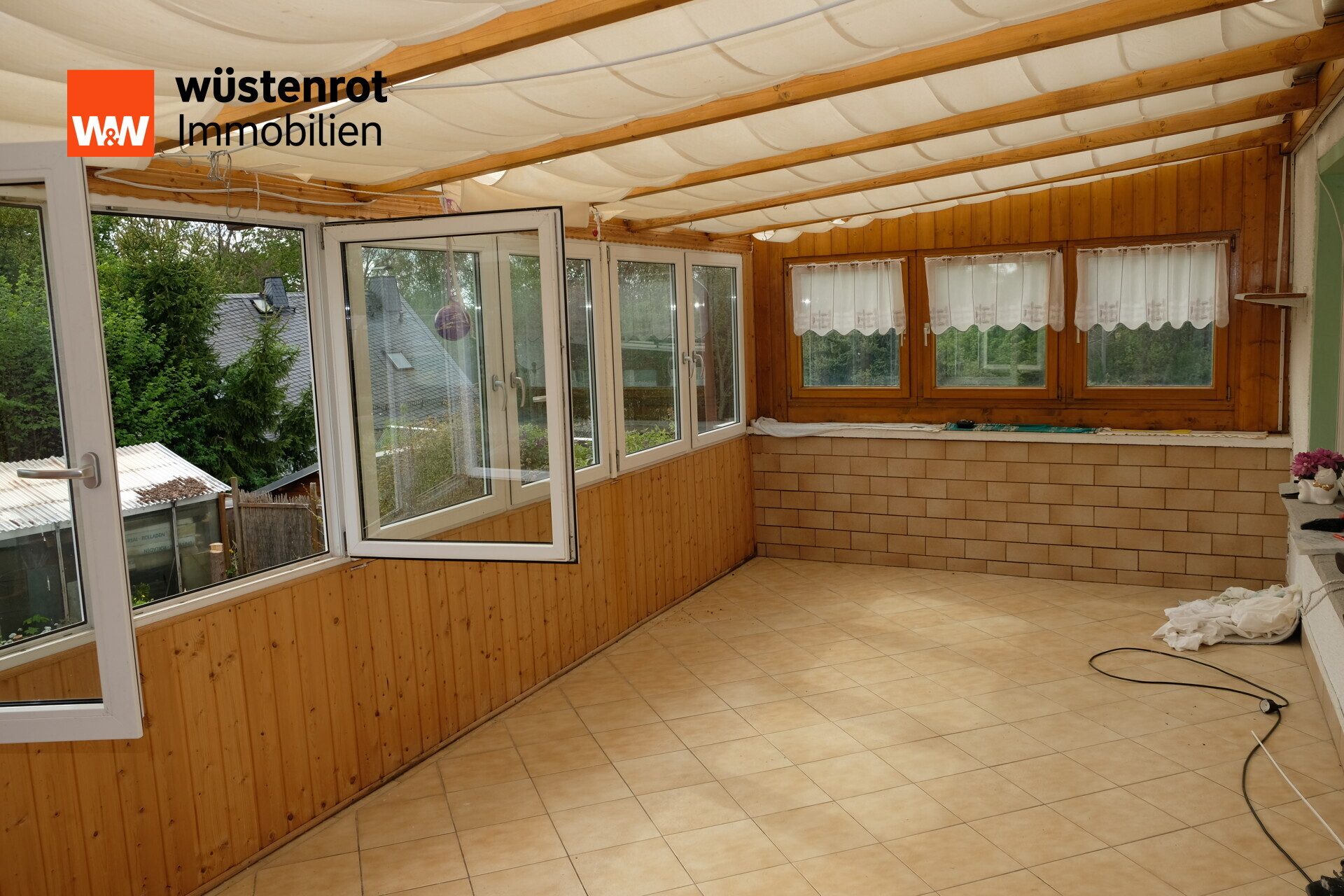 Immobilienangebot - Zwickau / Pöhlau - Alle - Charmantes EFH mit Wintergarten, Kamin & großem Grundstück – viel Potenzial